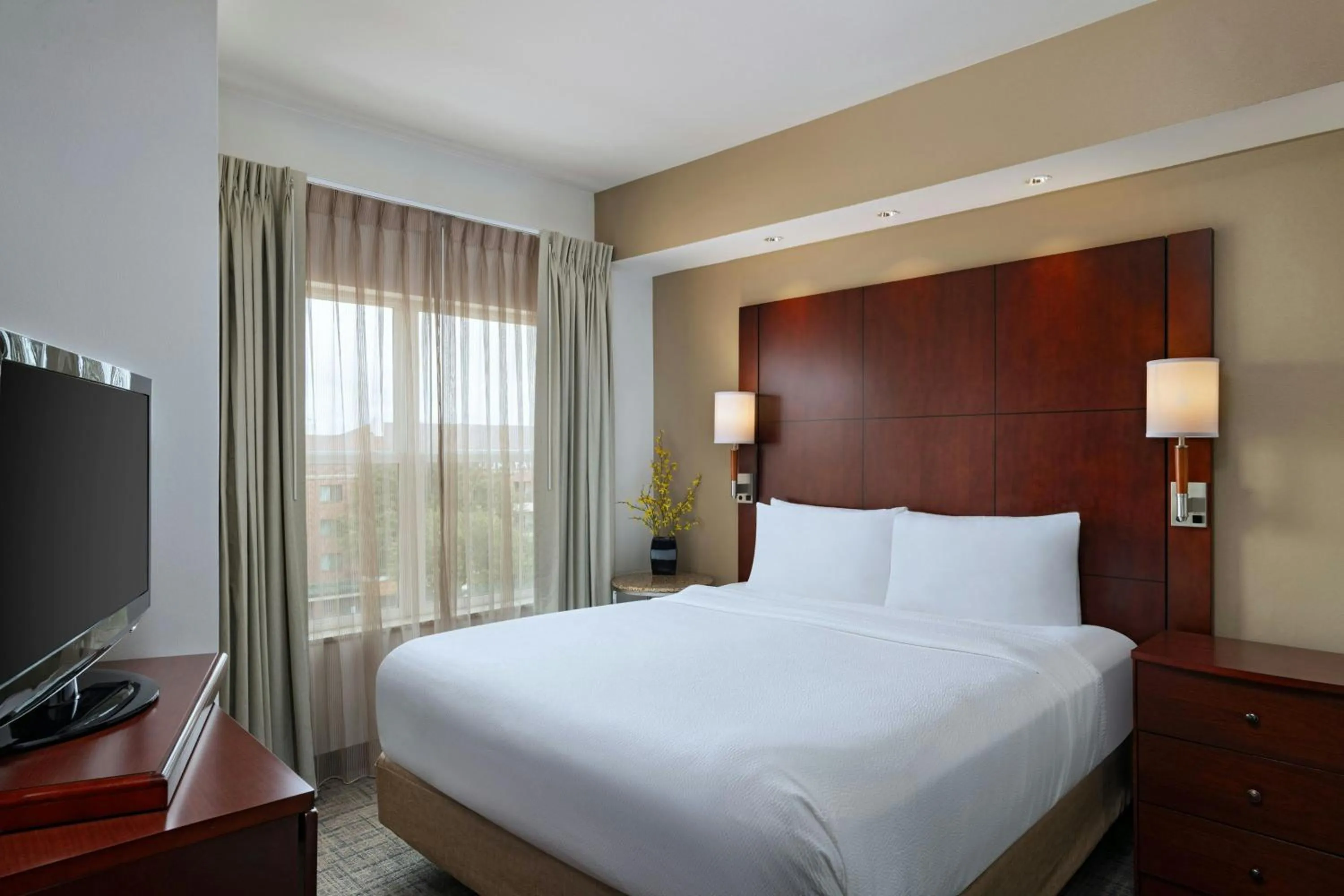 Photo of the whole room, Bed in Residence Inn Dallas DFW Airport South/Irving