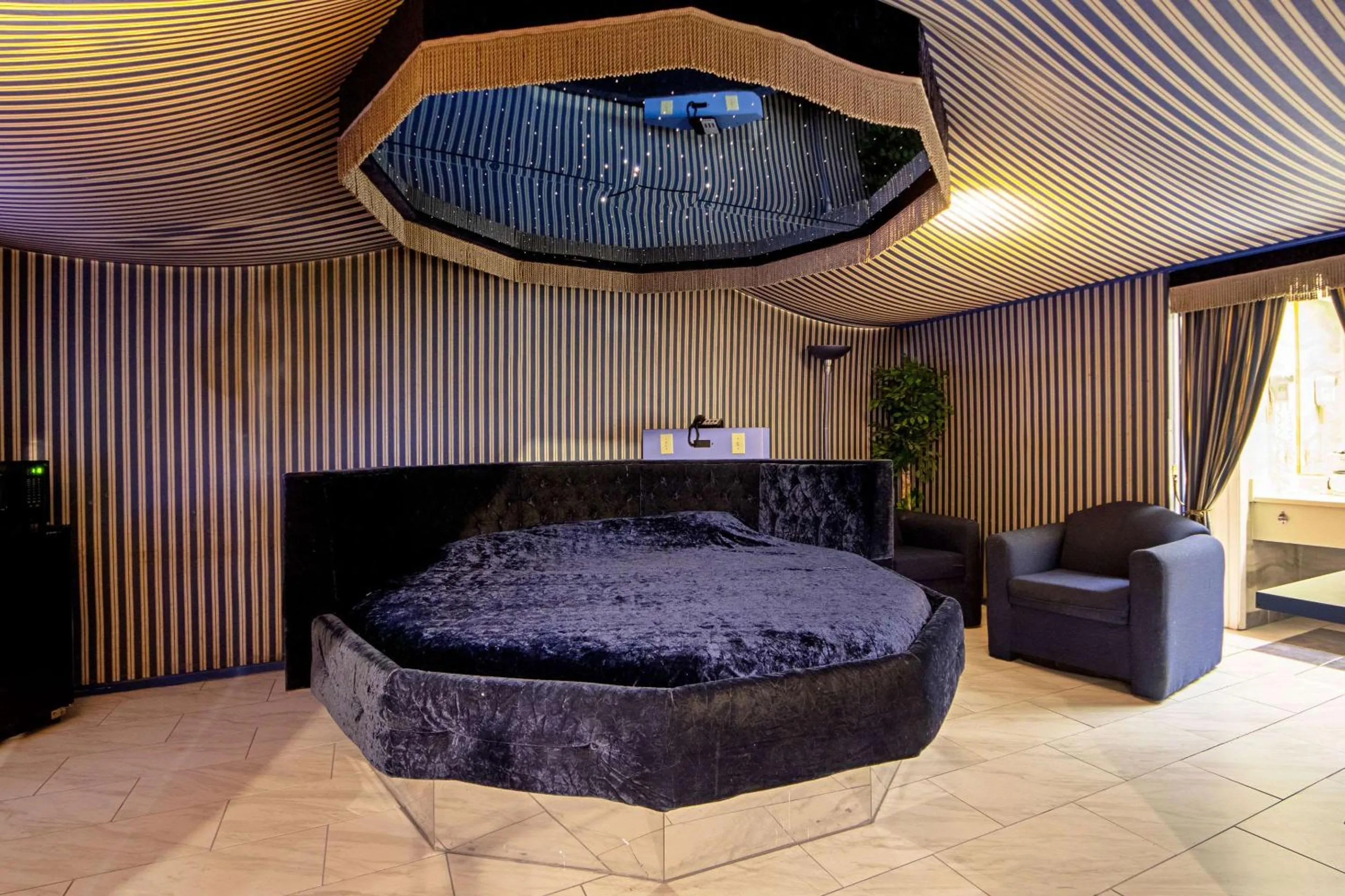 Photo of the whole room in Economy Inn & Suites