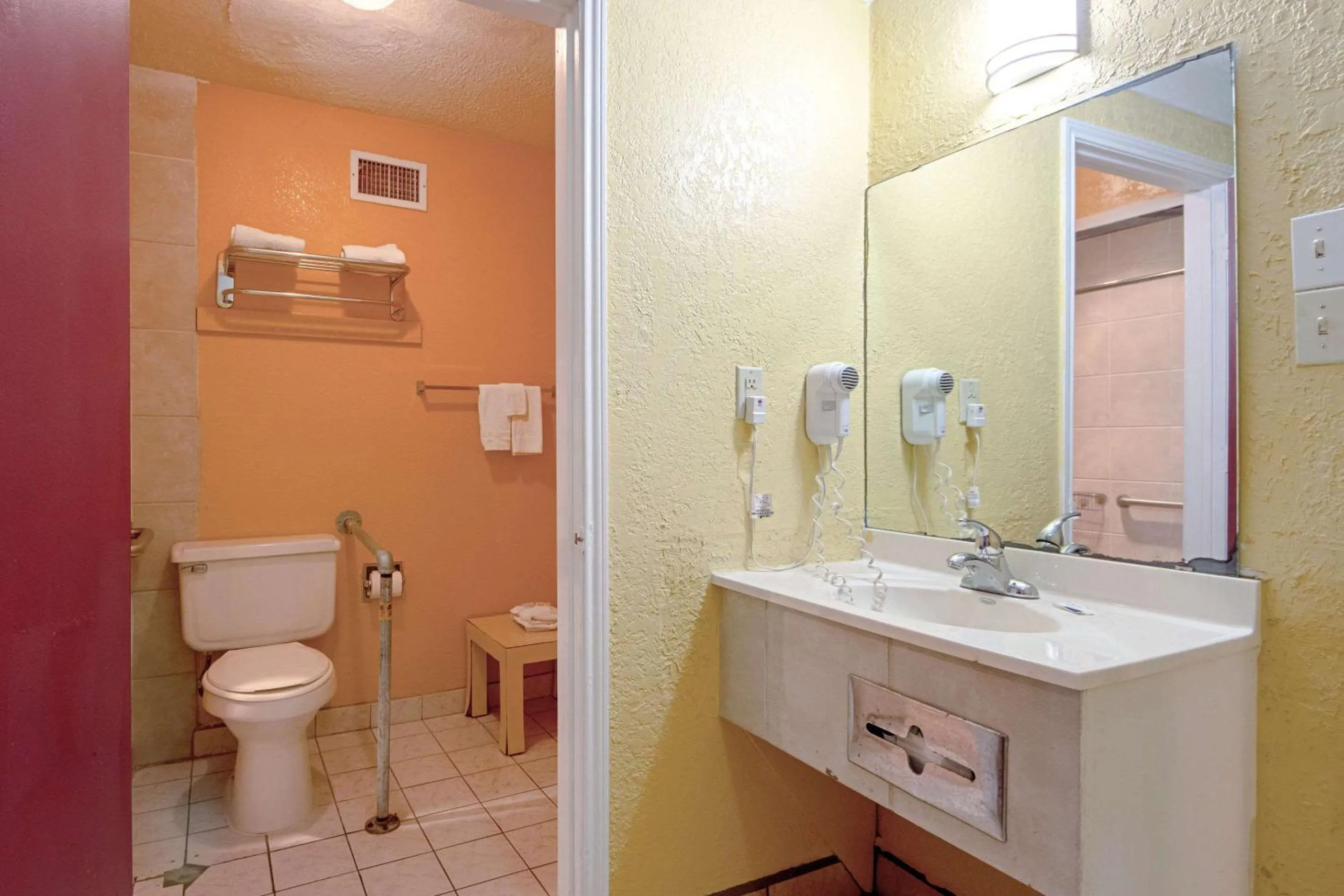 Photo of the whole room in Economy Inn & Suites