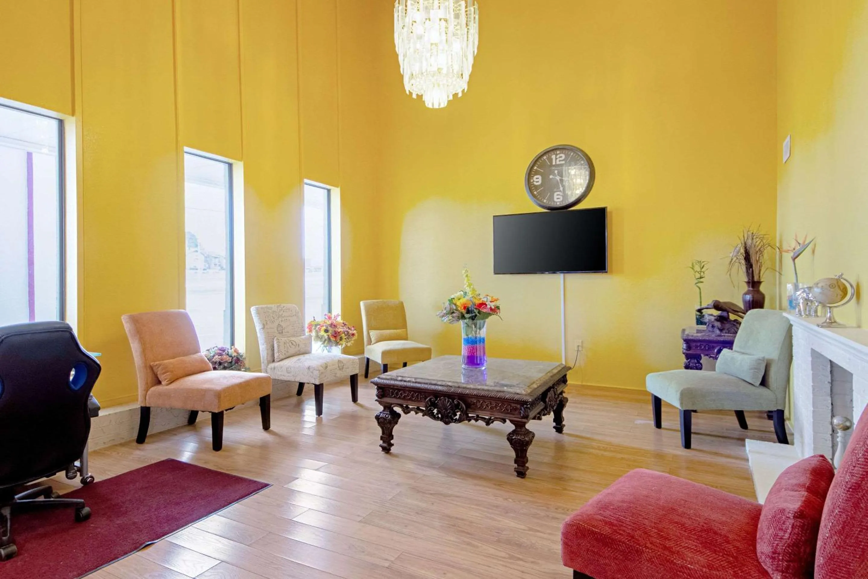 Living room in Economy Inn & Suites