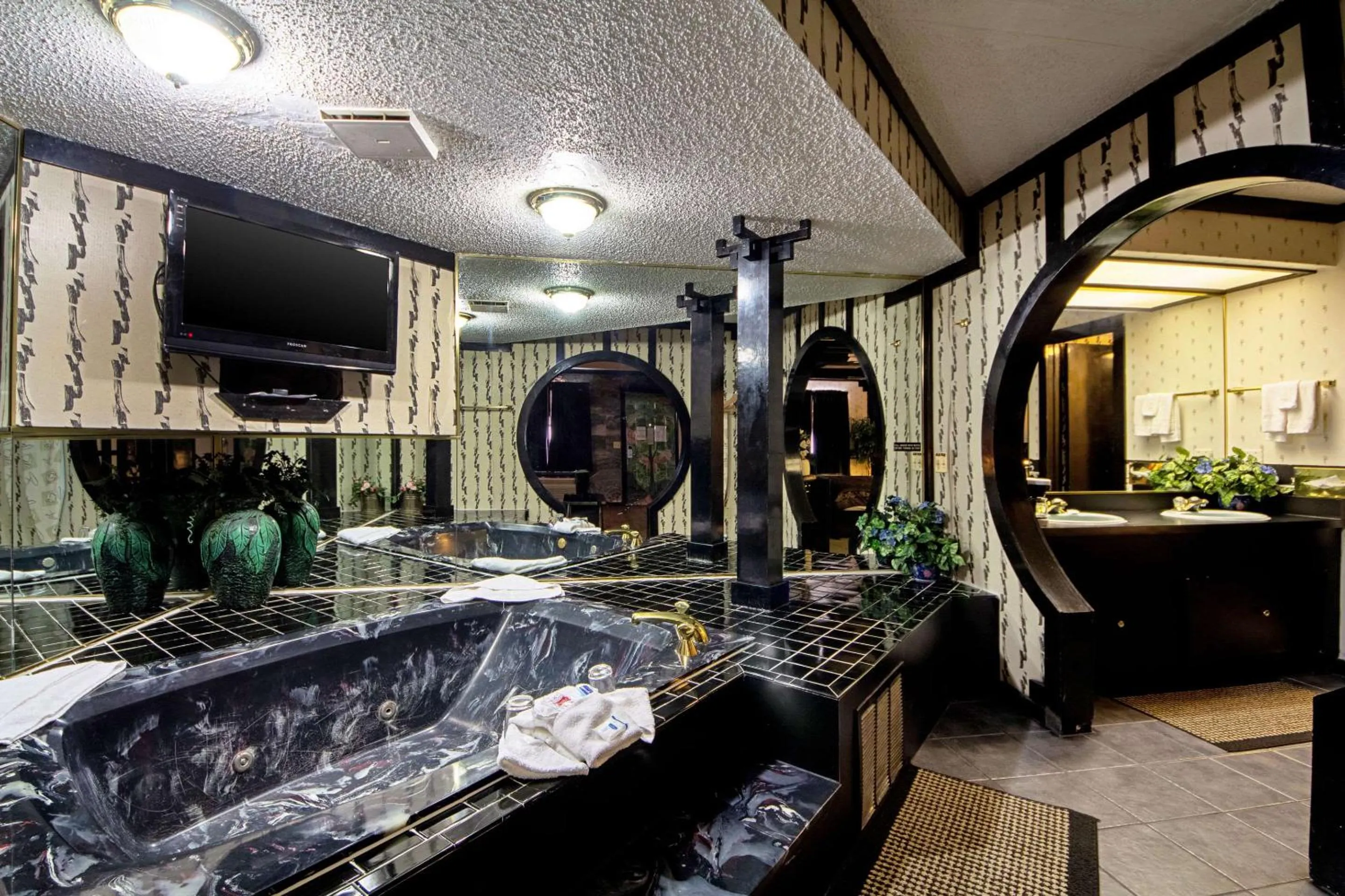 Photo of the whole room in Economy Inn & Suites