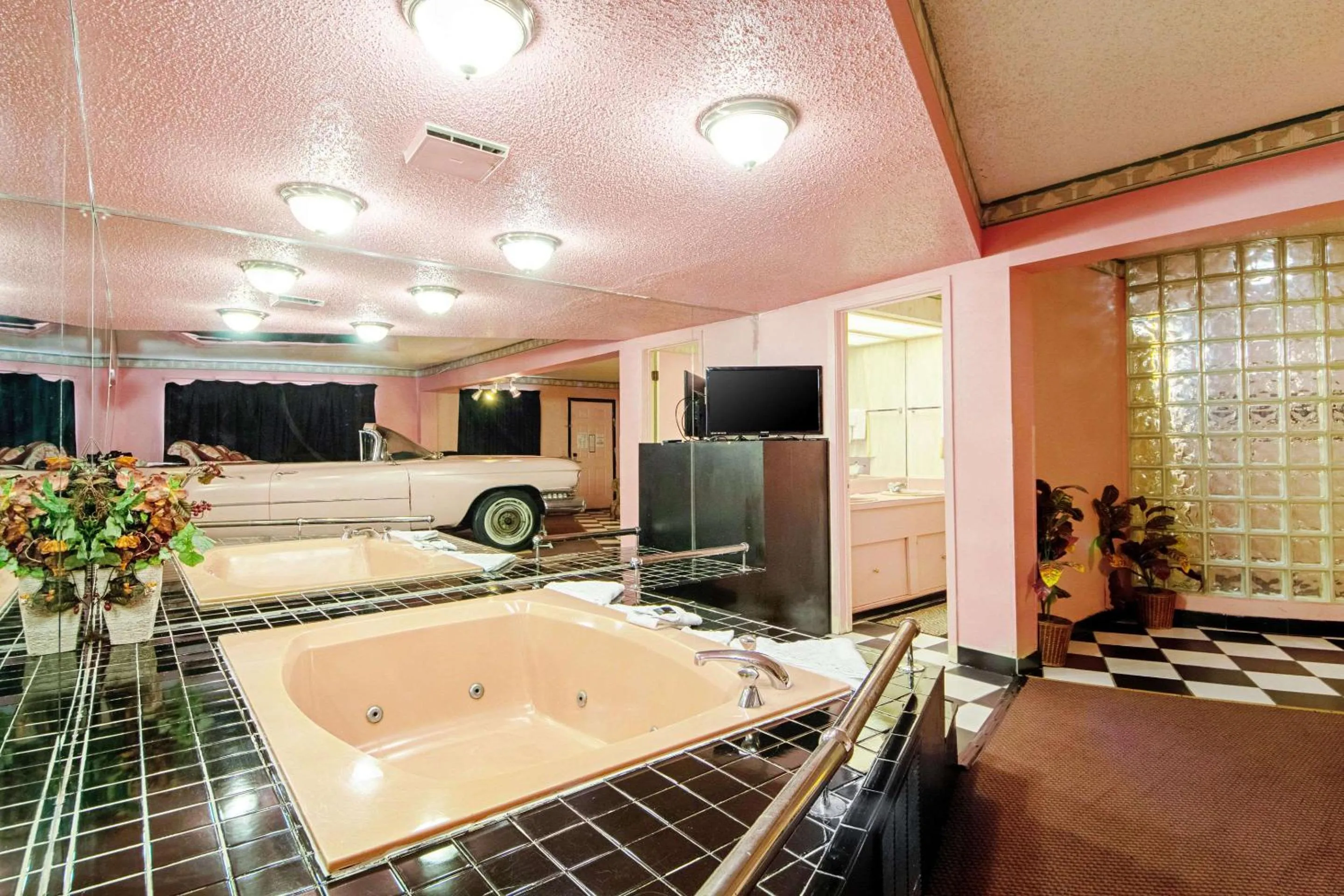 Photo of the whole room in Economy Inn & Suites