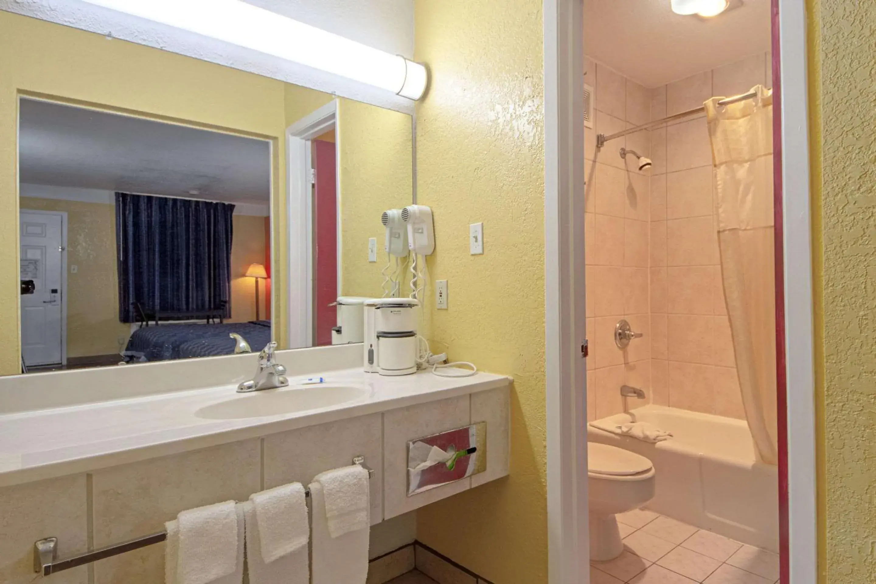 Queen Room with Two Queen Beds - Non-Smoking in Economy Inn & Suites Queen Room with Two Queen Beds - Non-Smoking in Economy Inn & Suites