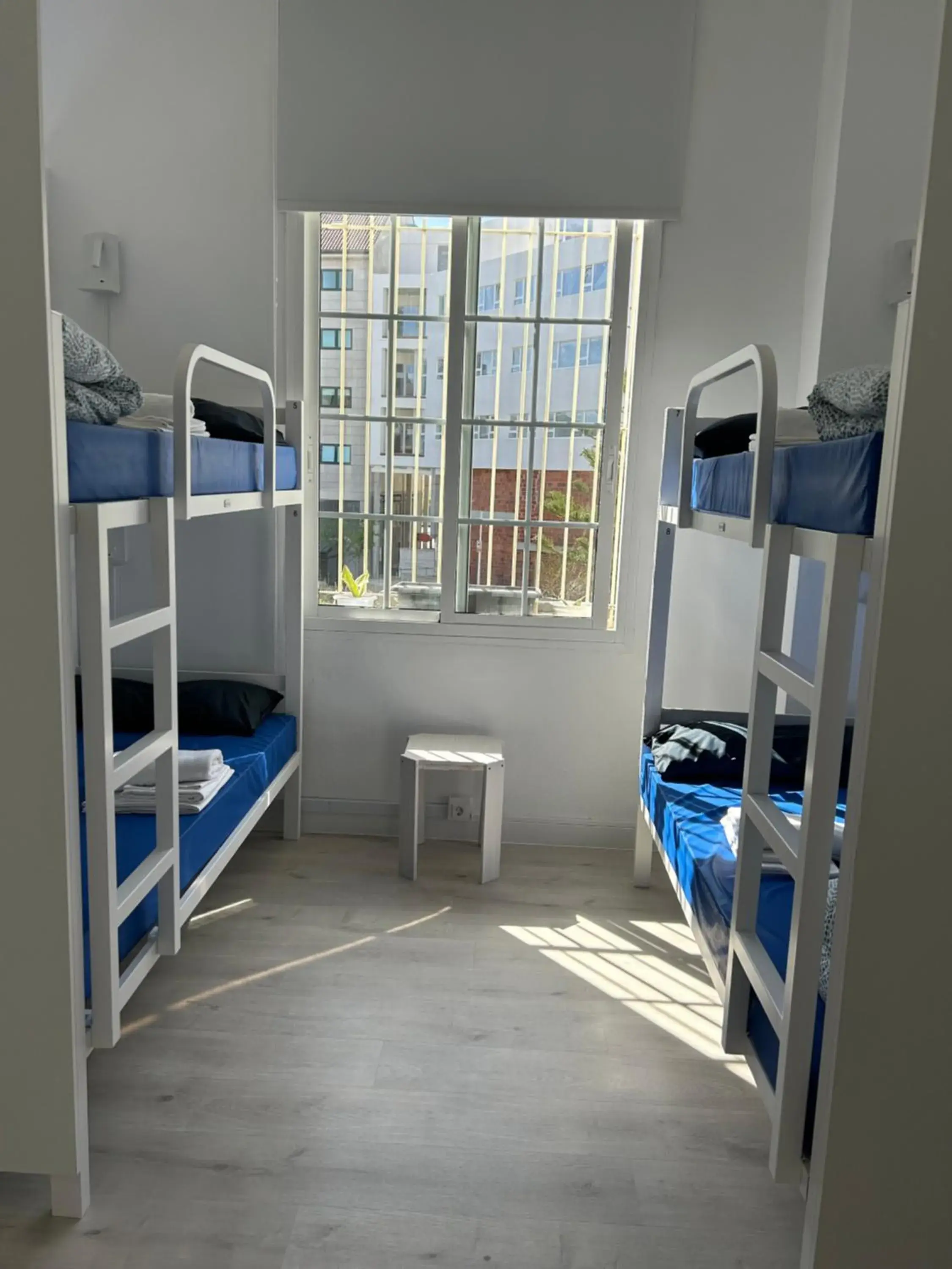 Bed in 8-Bed Mixed Dormitory Room in Albergue SCQ Bed in 8-Bed Mixed Dormitory Room in Albergue SCQ
