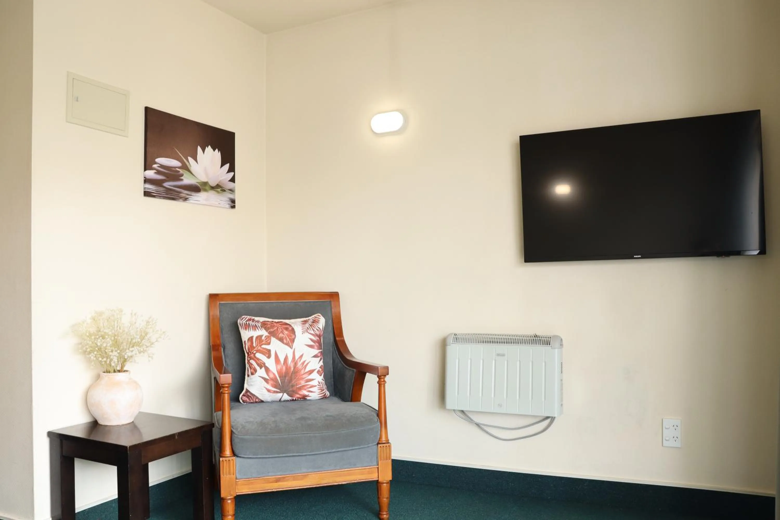 Living room in BK's Fountain Court Motel