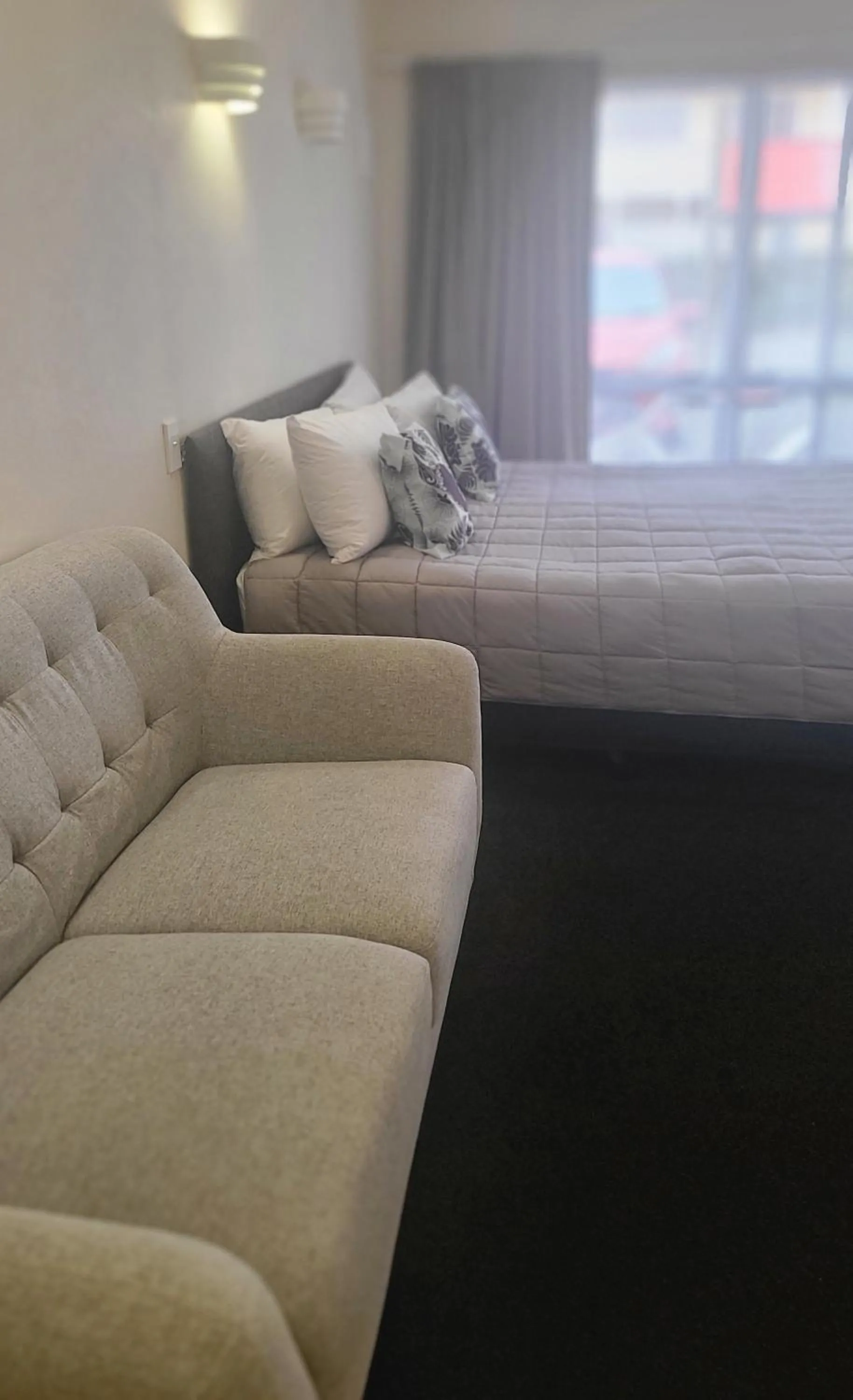 Bed in BK's Fountain Court Motel