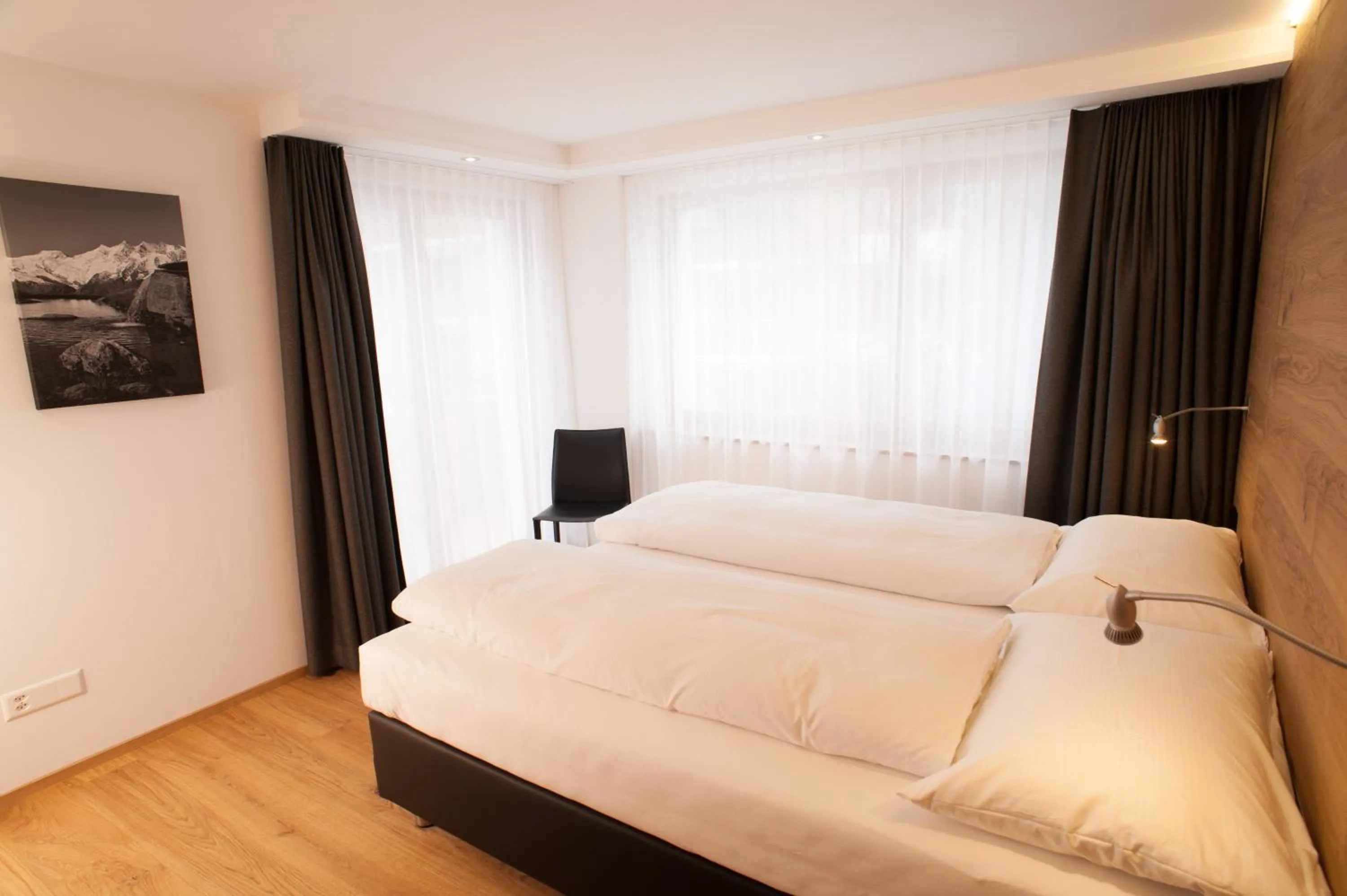 Bedroom, Bed in Elite Alpine Lodge - Apart & Breakfast