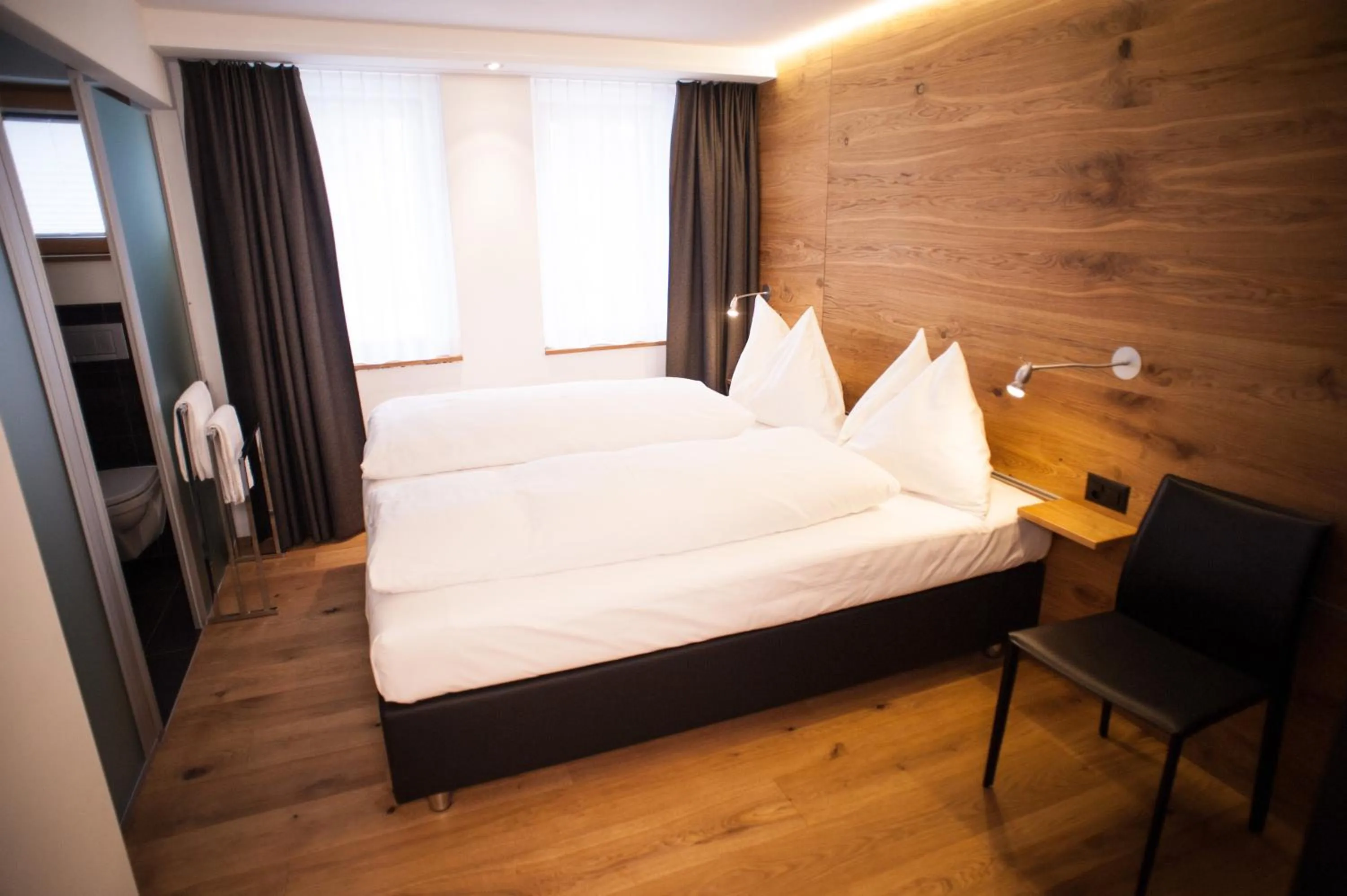 Bedroom, Bed in Elite Alpine Lodge - Apart & Breakfast