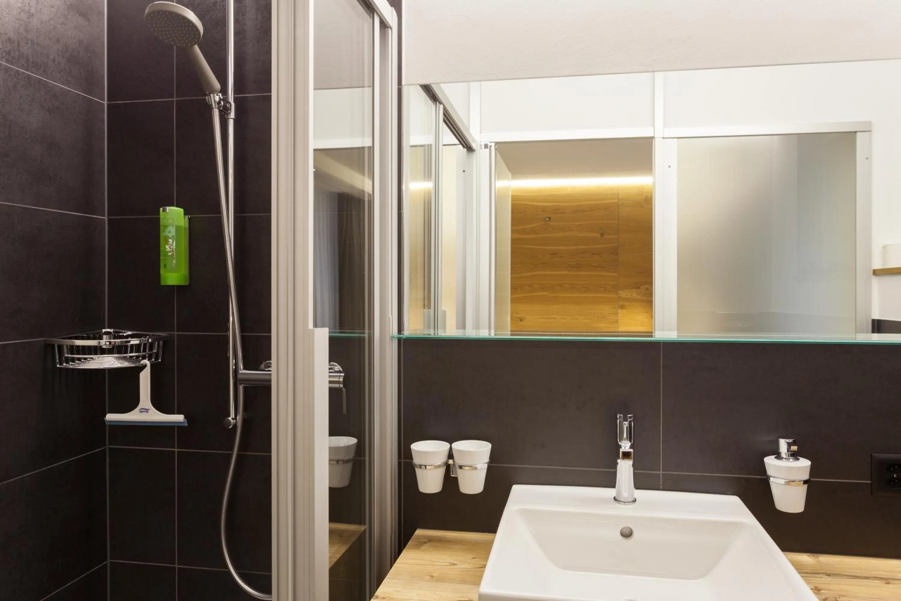 Bathroom in Elite Alpine Lodge - Apart & Breakfast