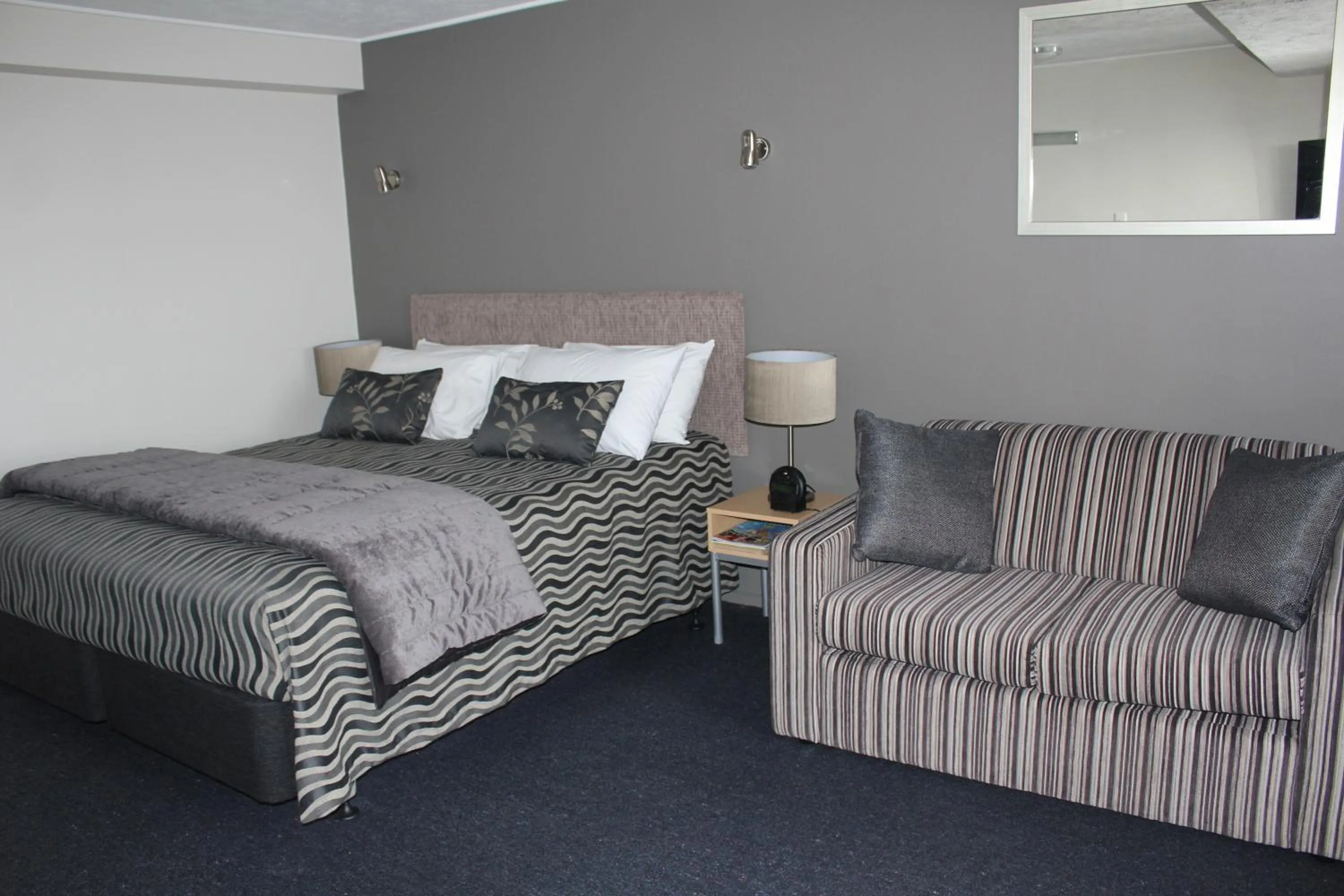 Bed in Edgewater Motor Lodge