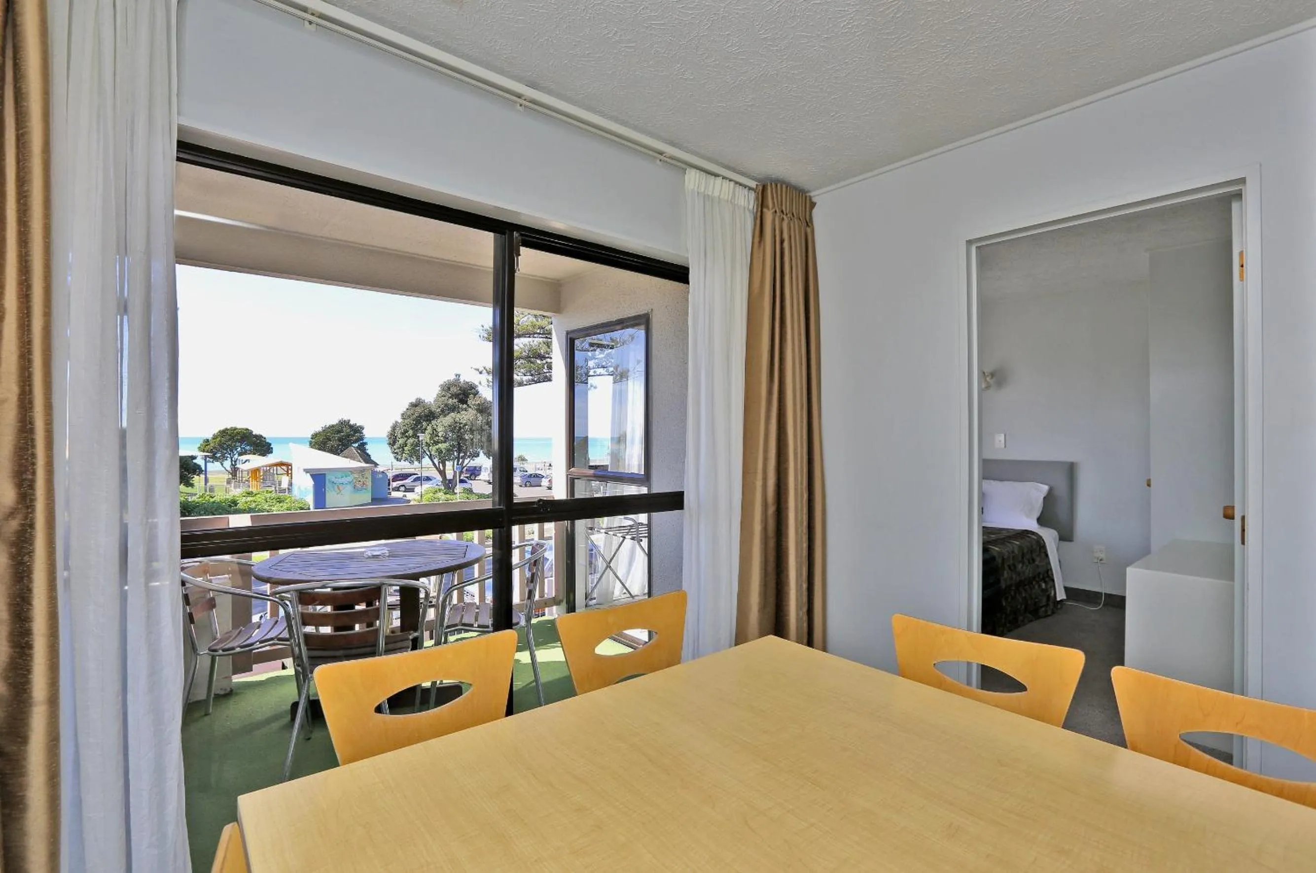 Balcony/Terrace in Edgewater Motor Lodge