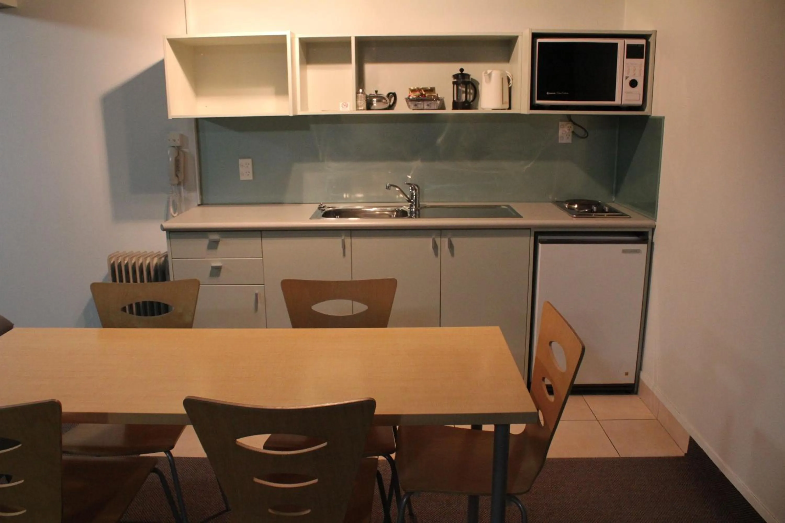 Coffee/tea facilities in Edgewater Motor Lodge