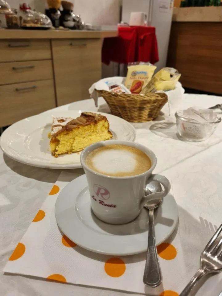 Breakfast in La Ruota