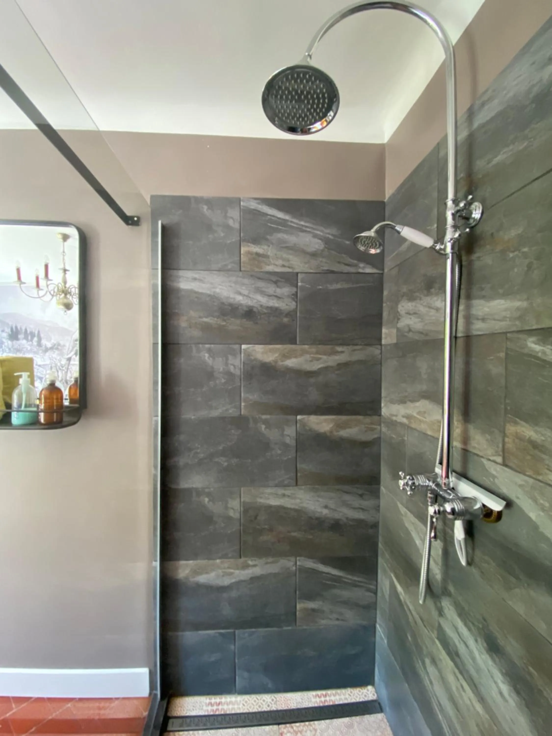 Shower in Mas de la Pauze