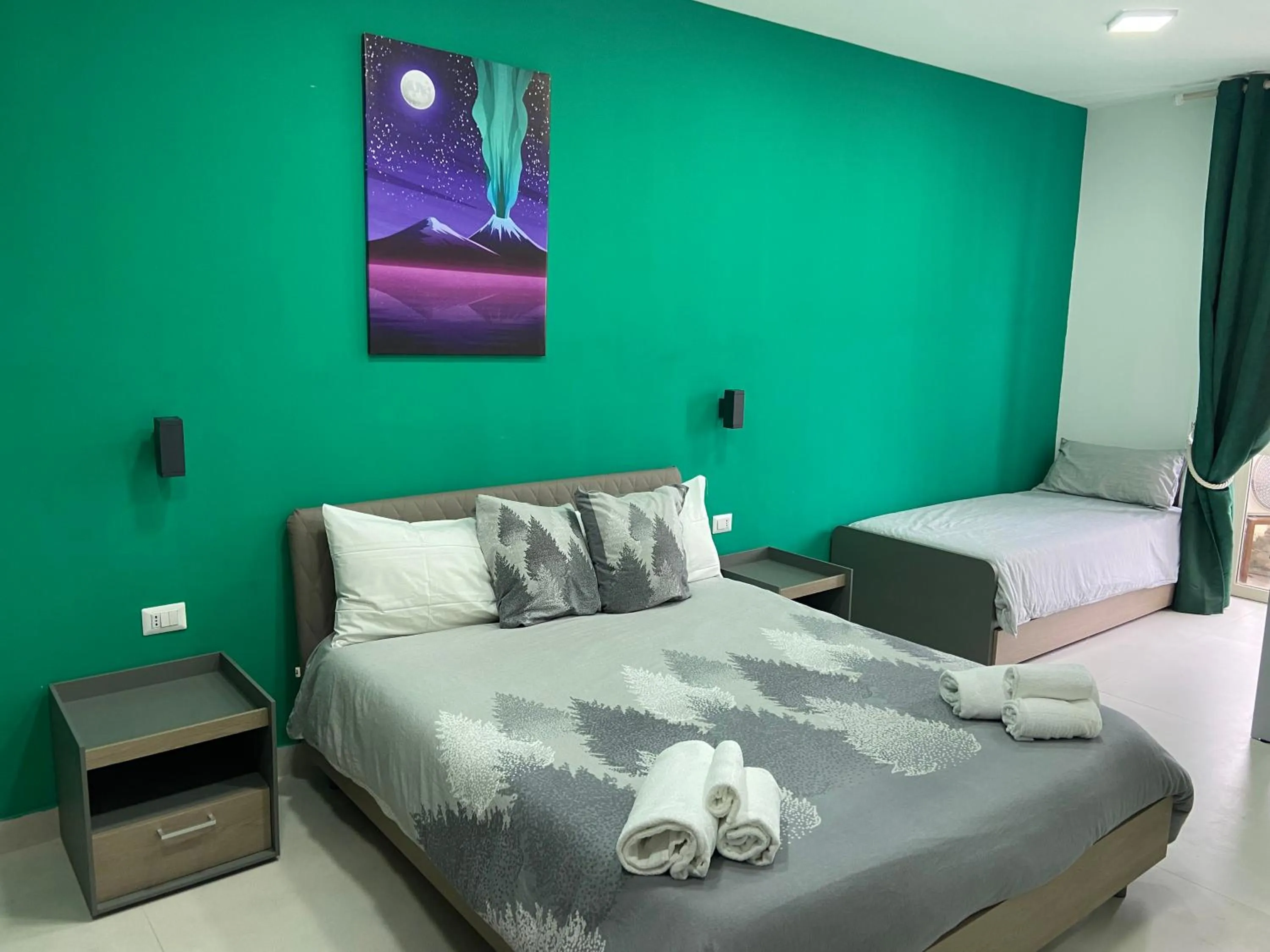 Bed in 2Naples Rooms