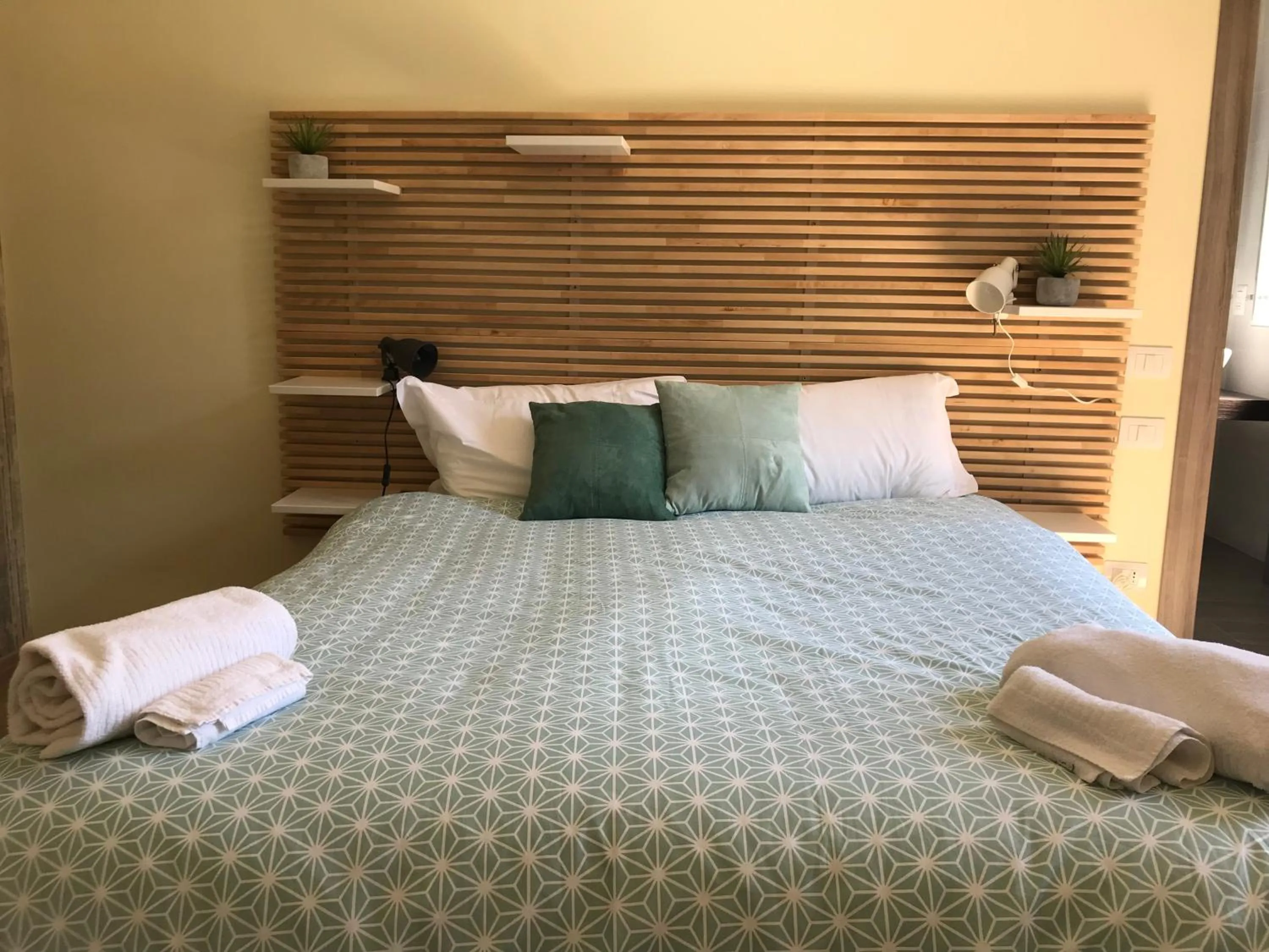 Bed in 2Naples Rooms