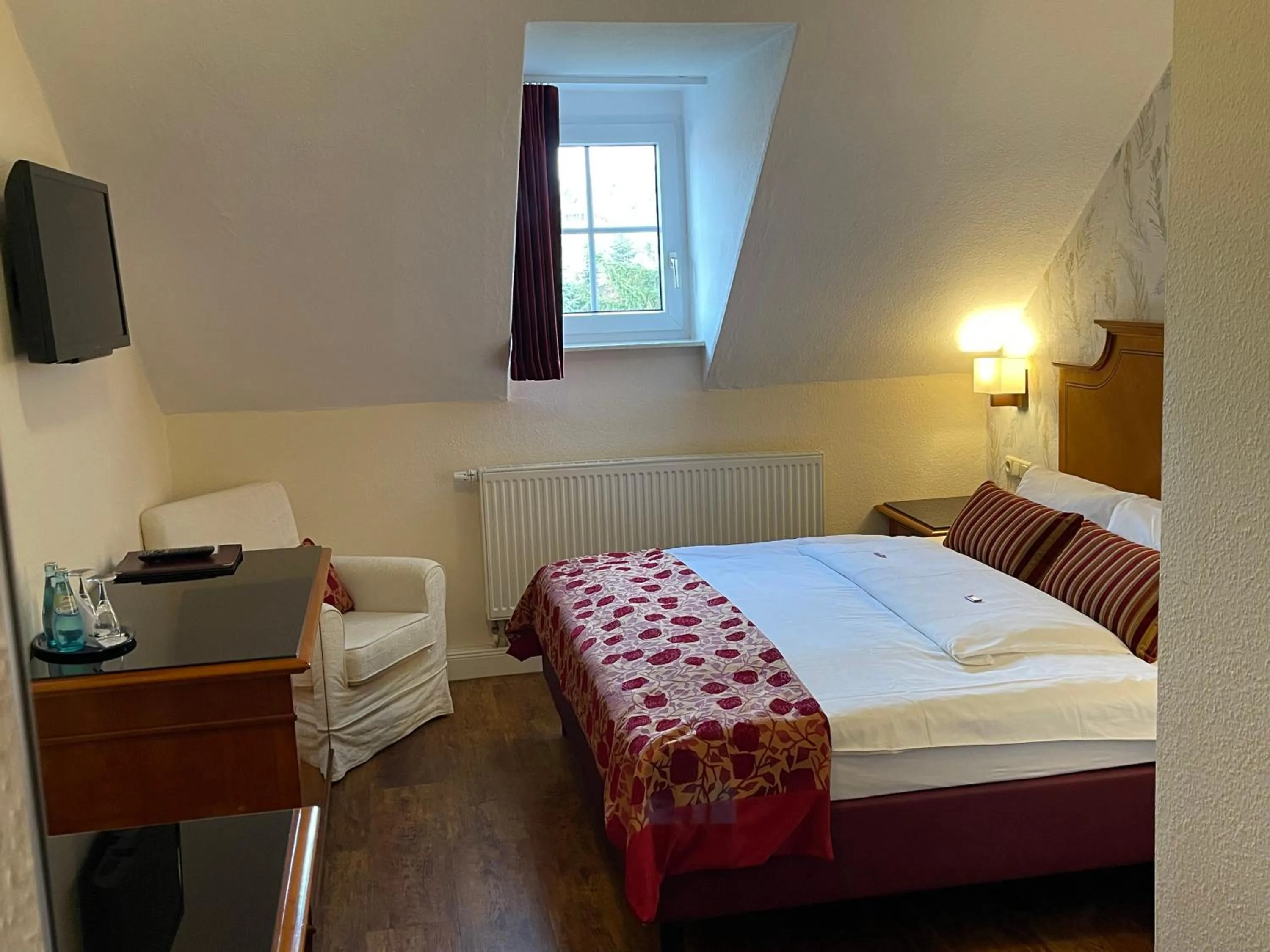 Bedroom, Bed in In Piazza