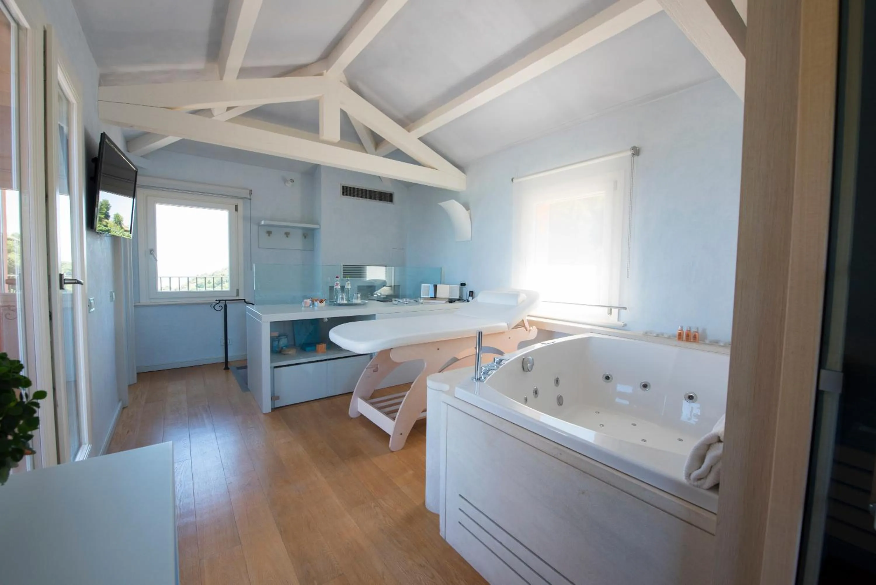 Hot Tub in Villa Lattanzi