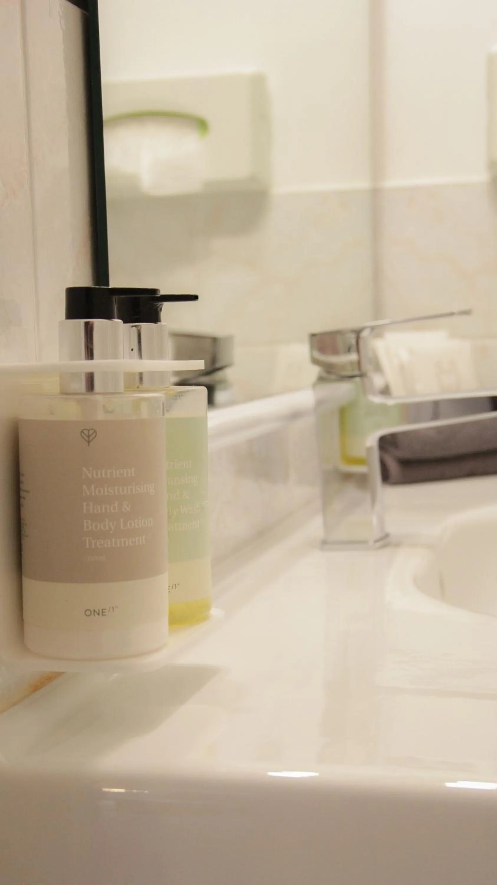 Bathroom in Anchorage Motor Lodge