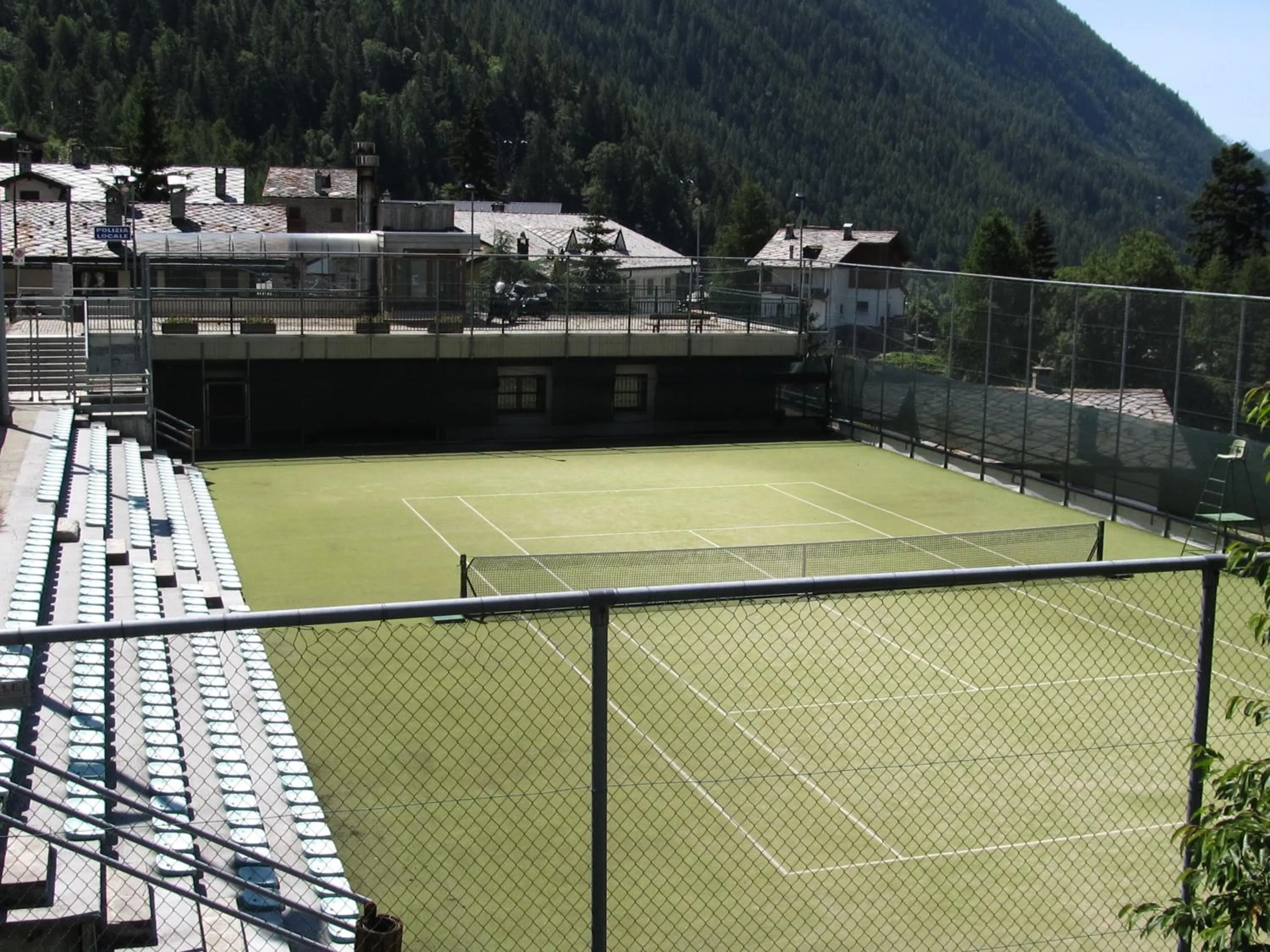Tennis court in Miramonti