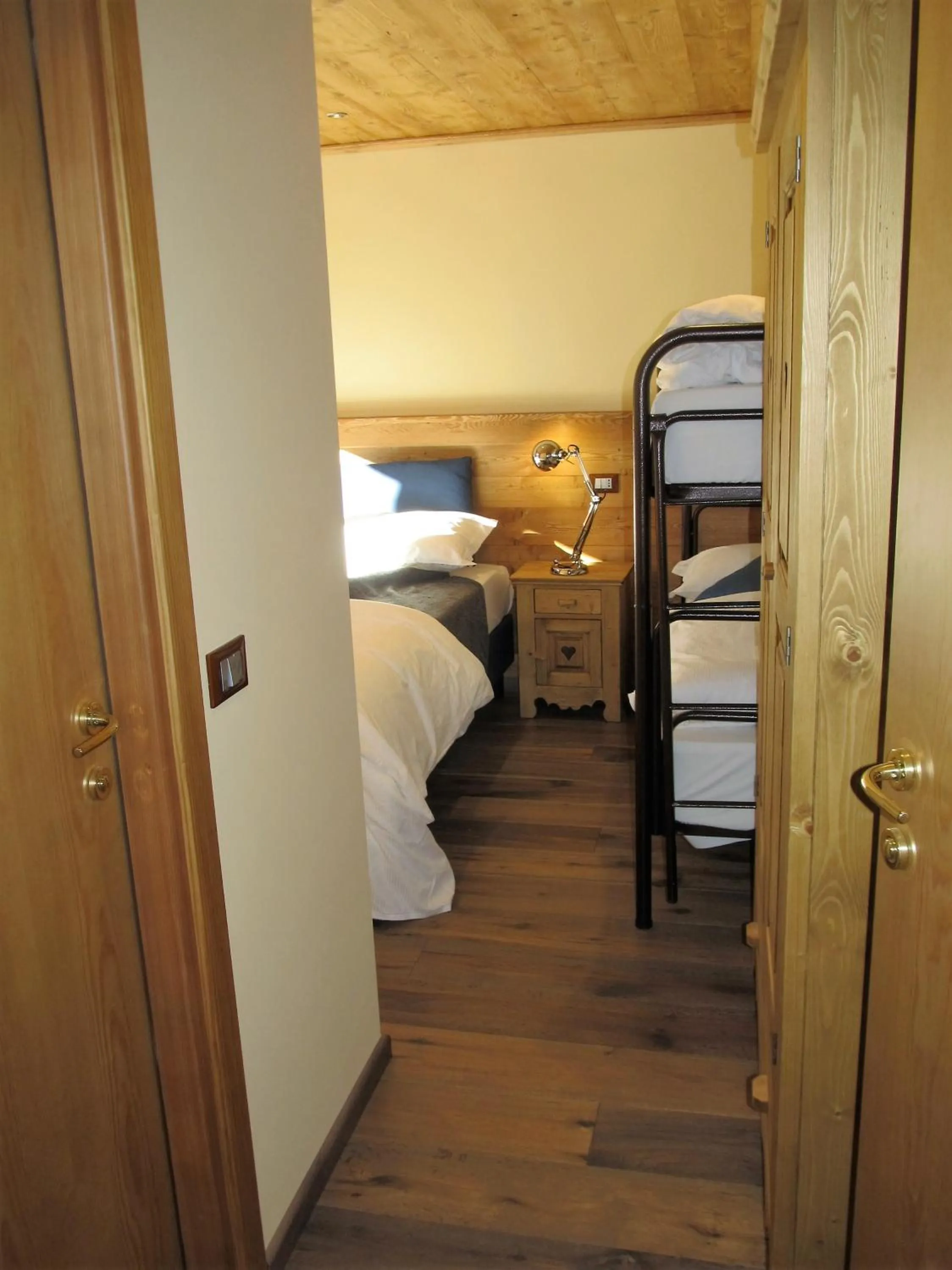 Photo of the whole room, Bed in Miramonti