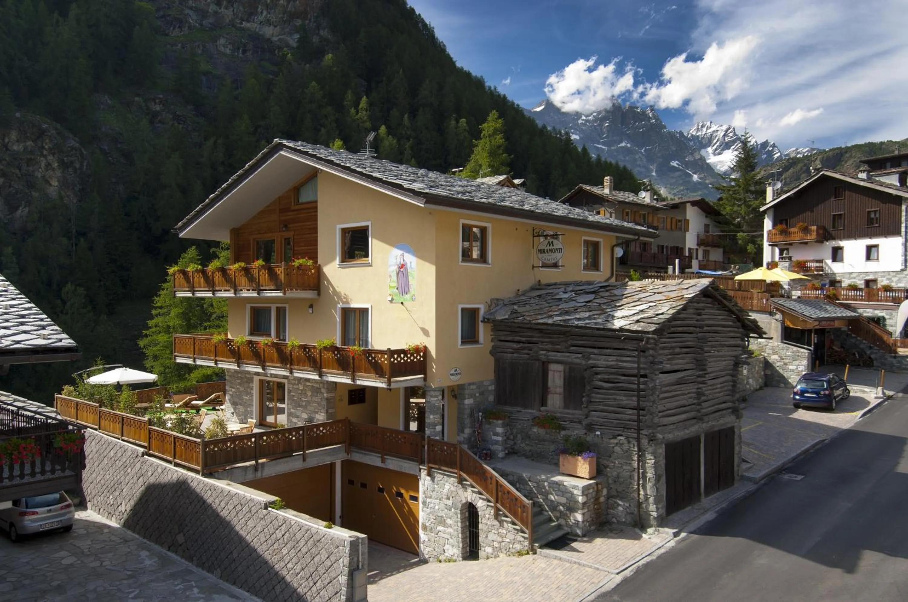 Facade/entrance in Miramonti