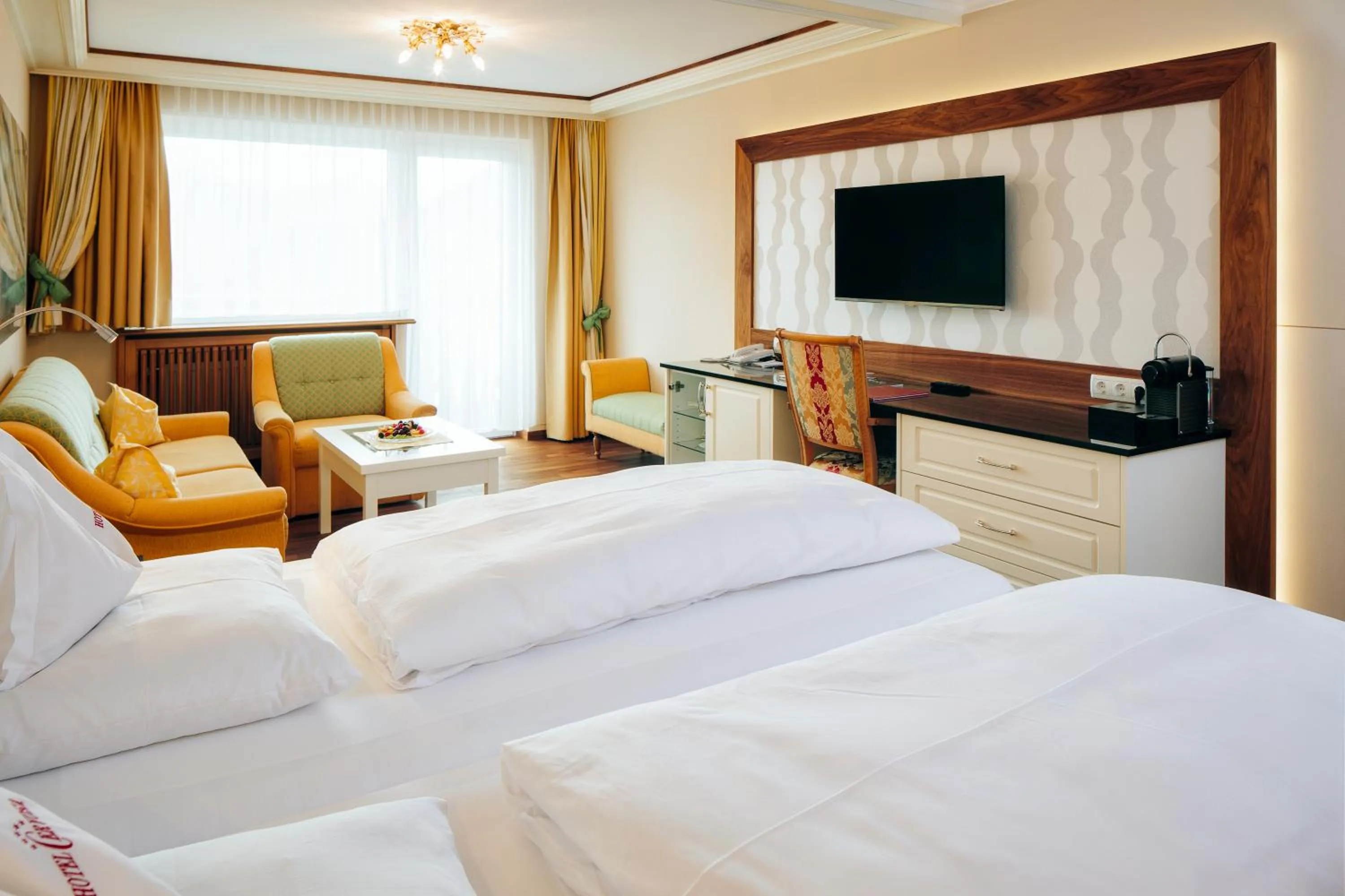 Living room, Bed in Wellnesshotel Cervosa