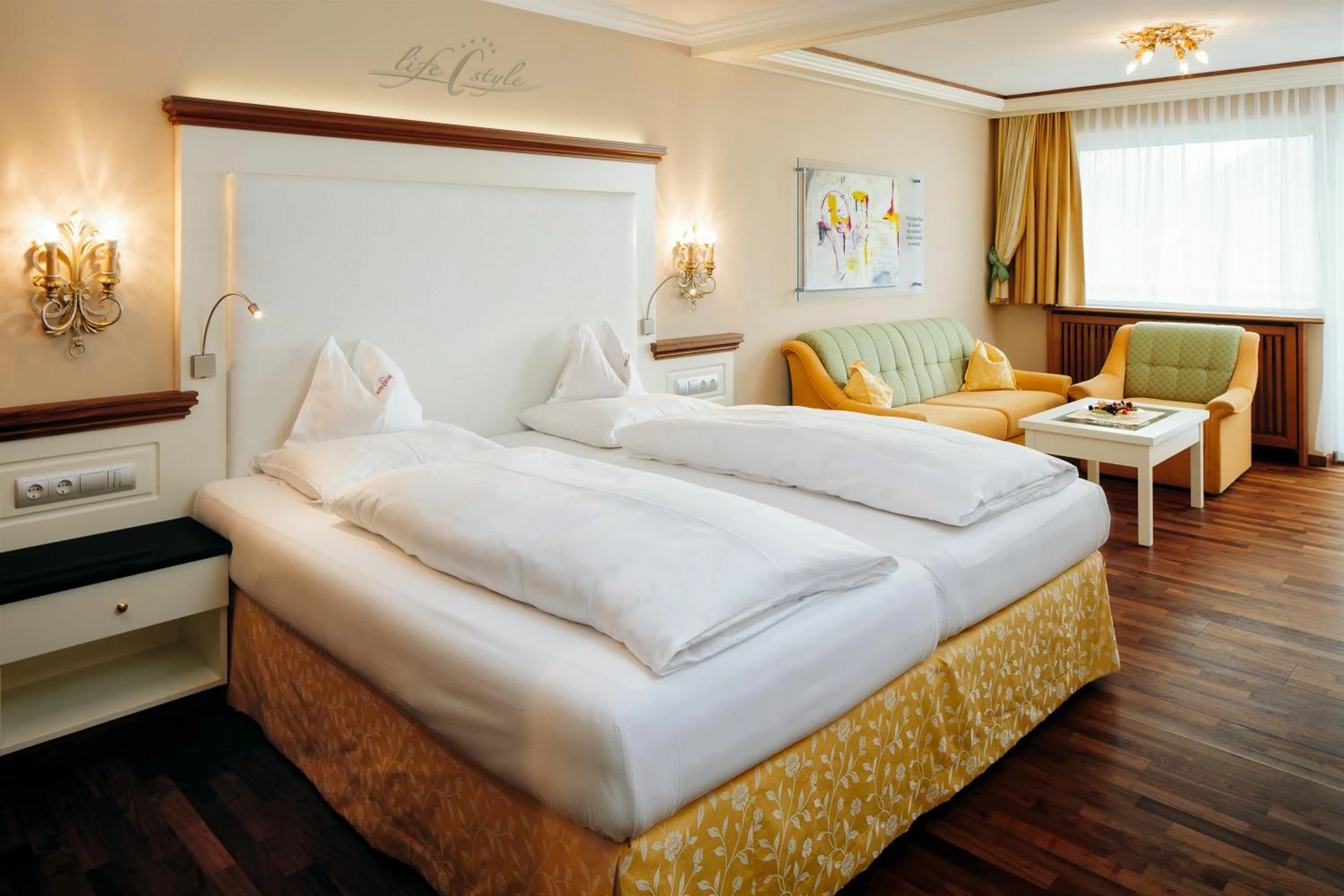 Living room, Bed in Wellnesshotel Cervosa