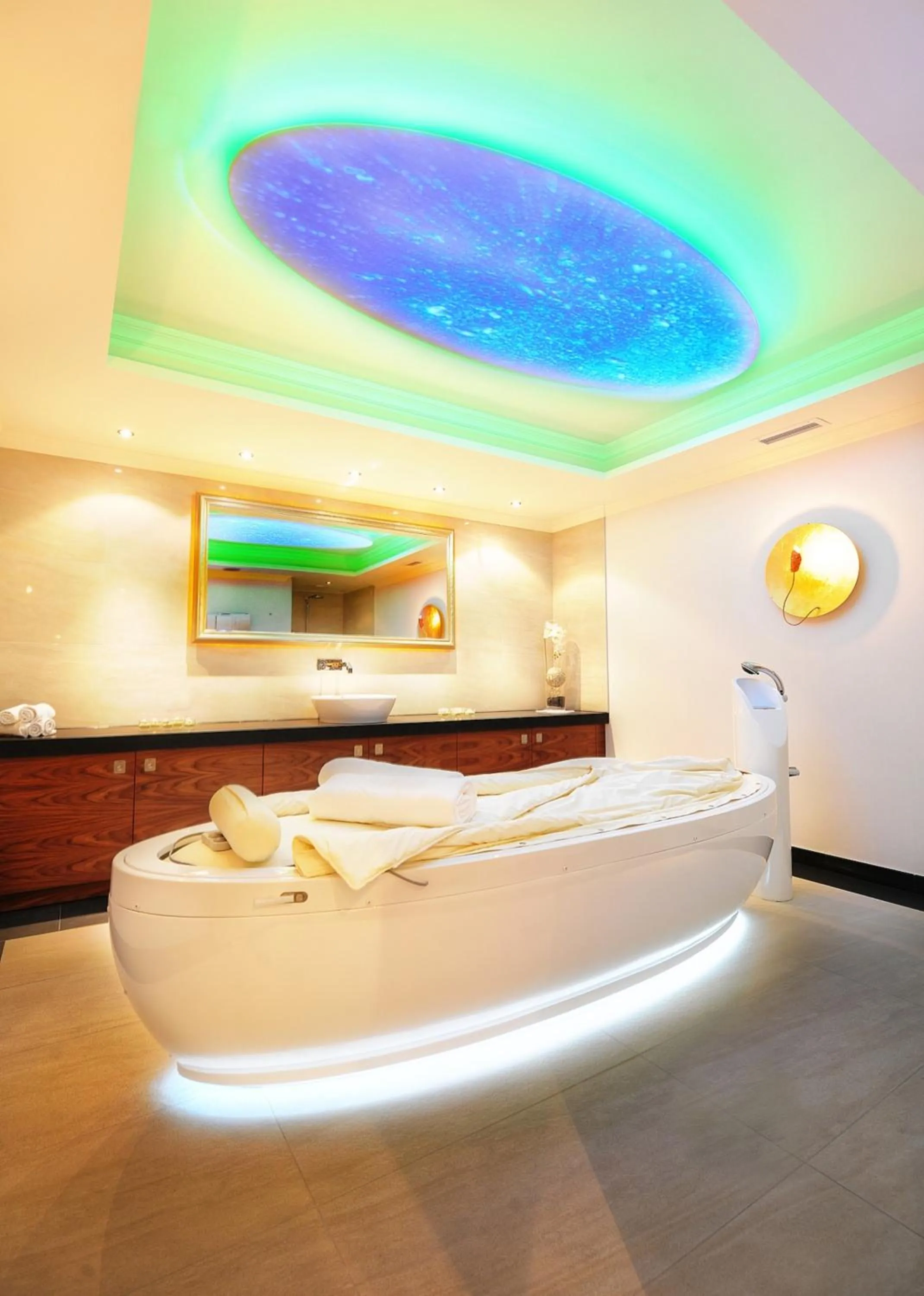 Spa and wellness centre/facilities, Bed in Wellnesshotel Cervosa