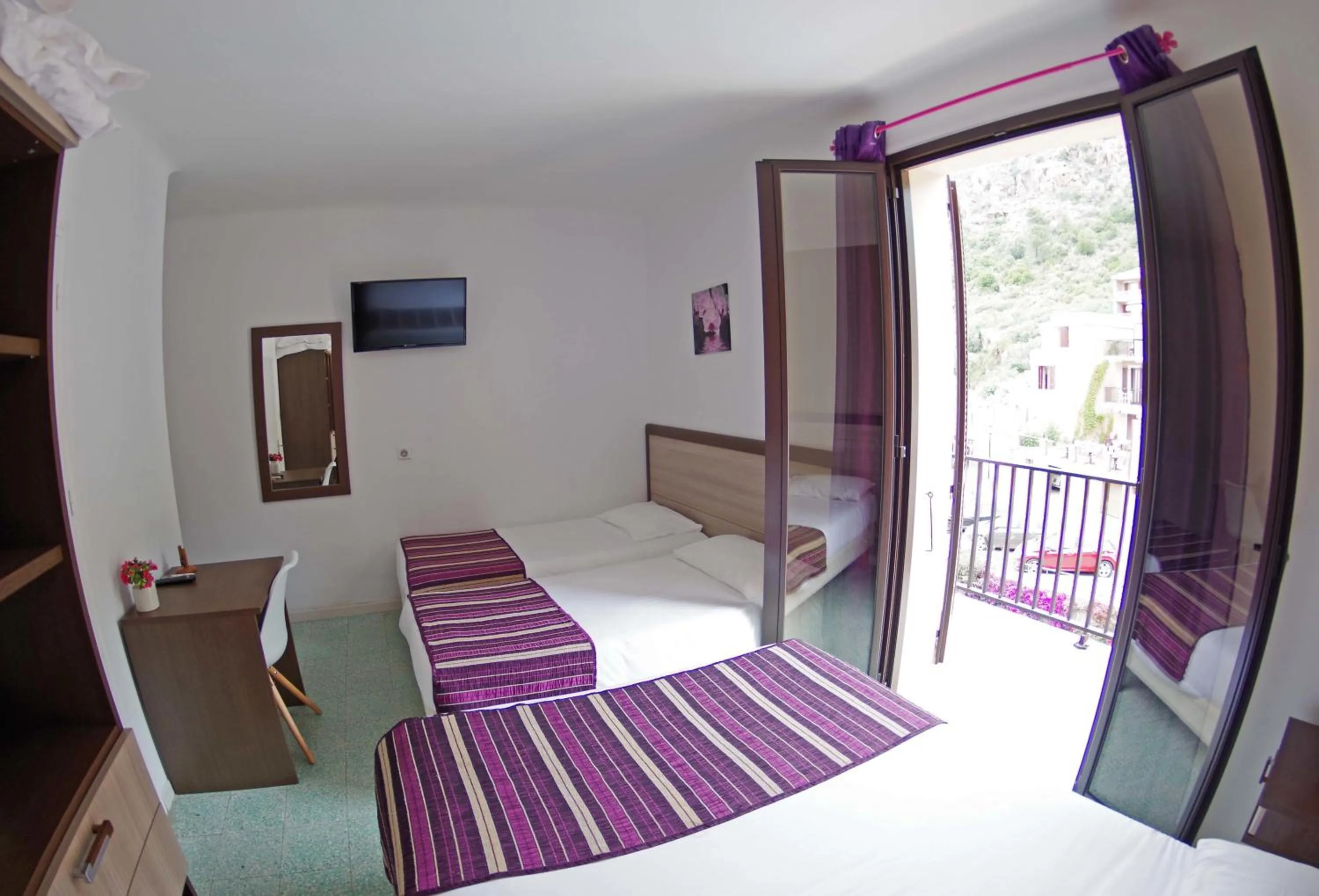 Day, Bed in Brise de Mer