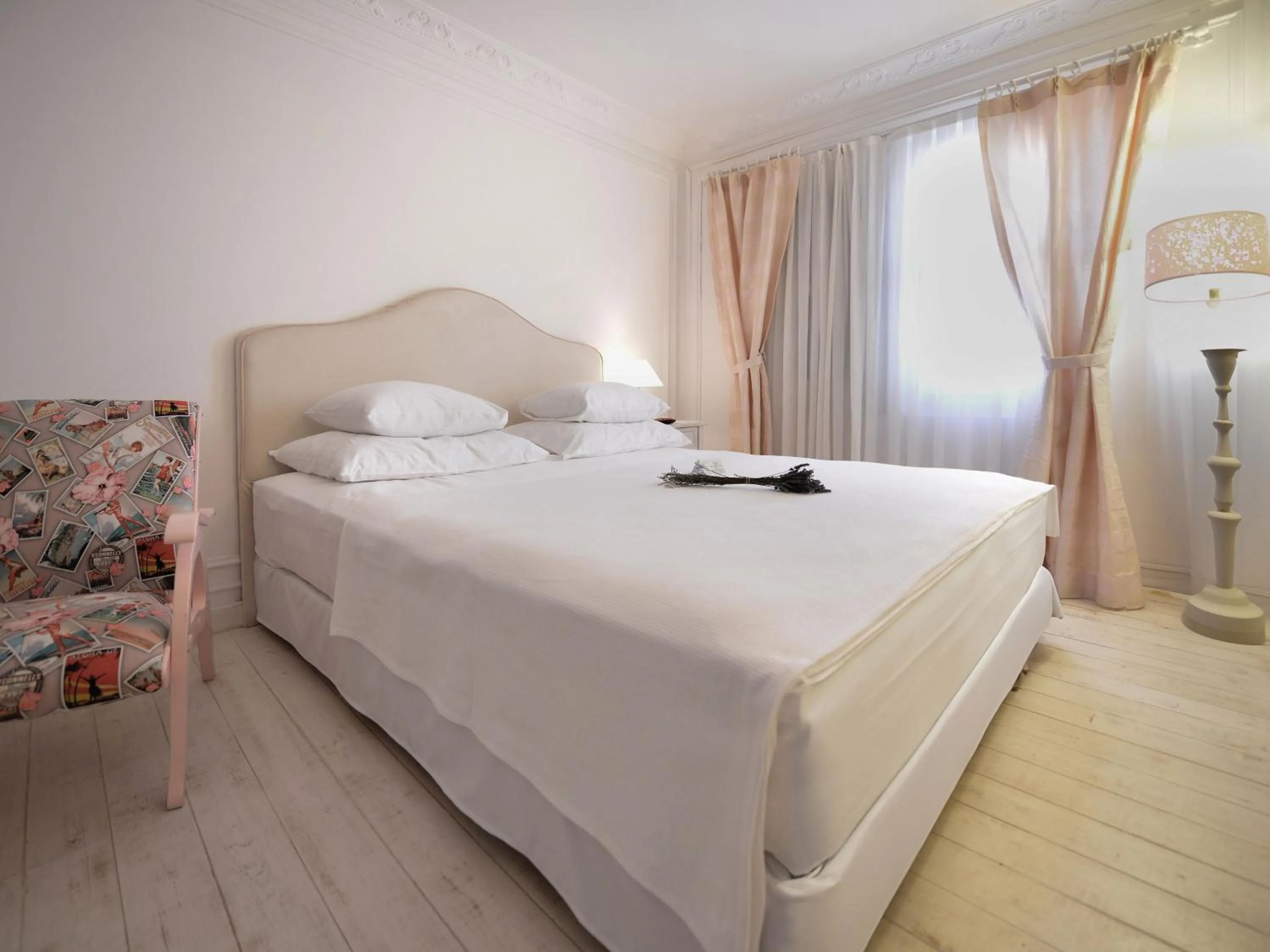 Bed in Vintage Alacati