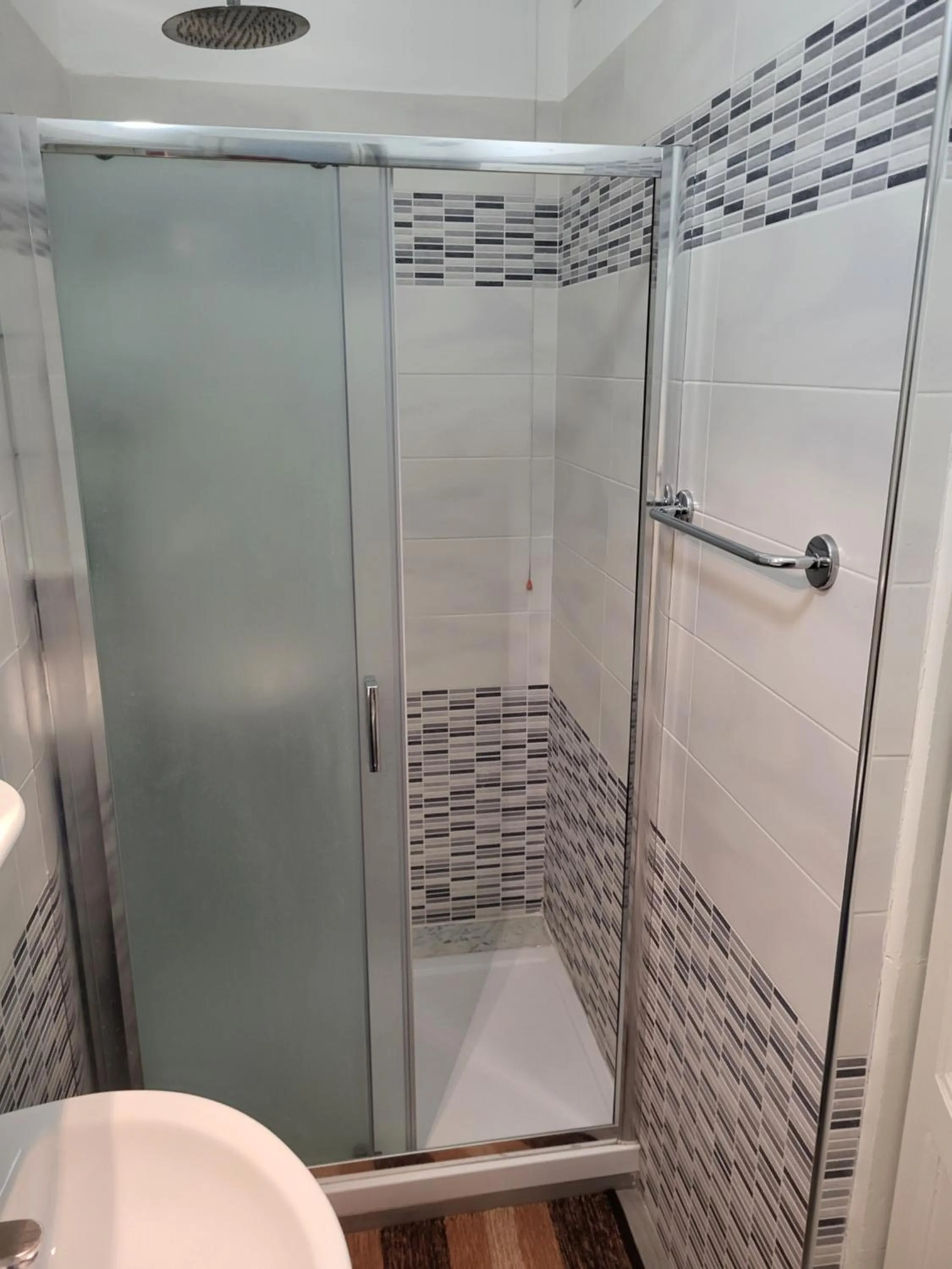 Shower in Hotel Barone