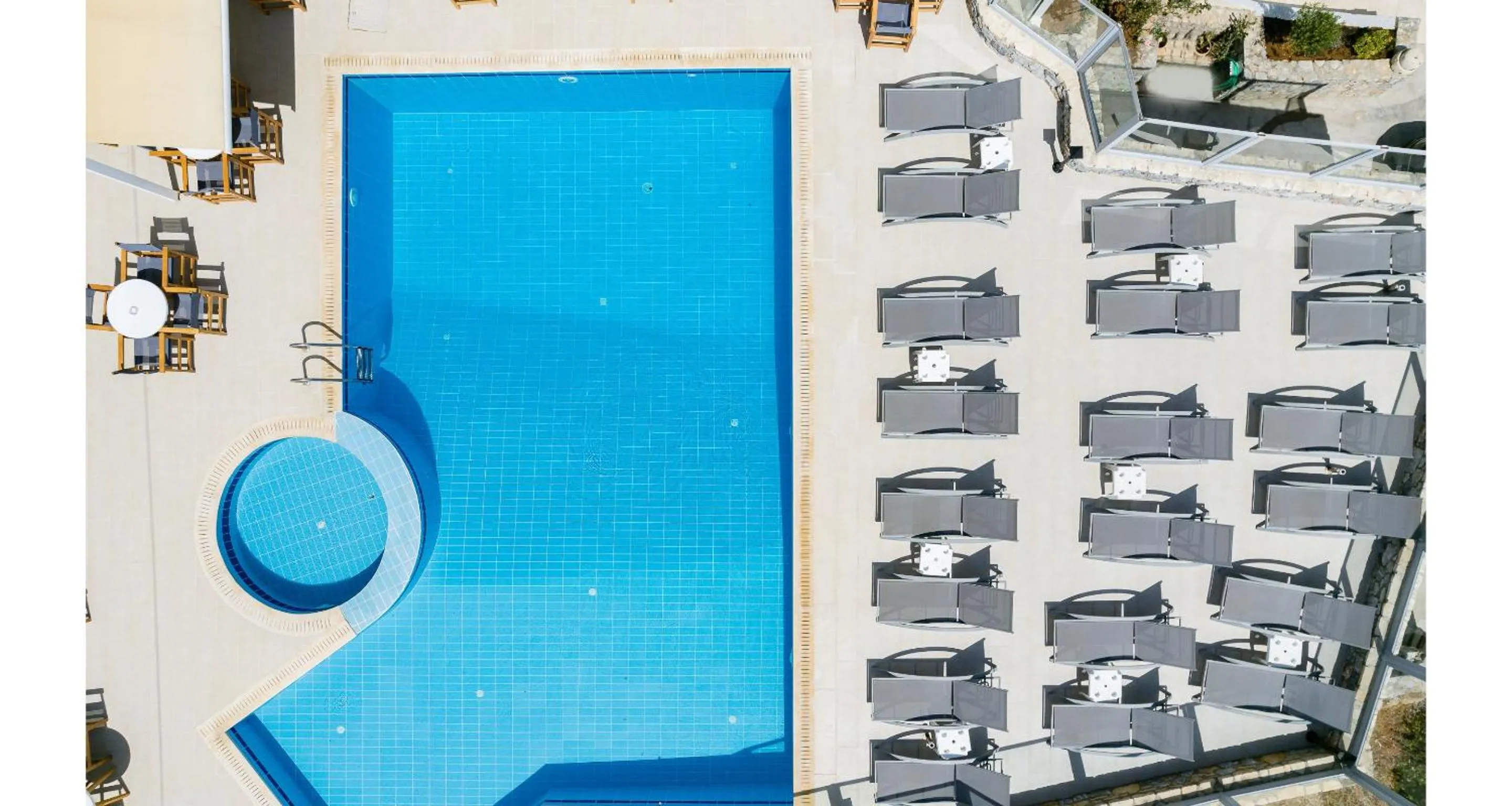 Swimming pool in Areti Hotel