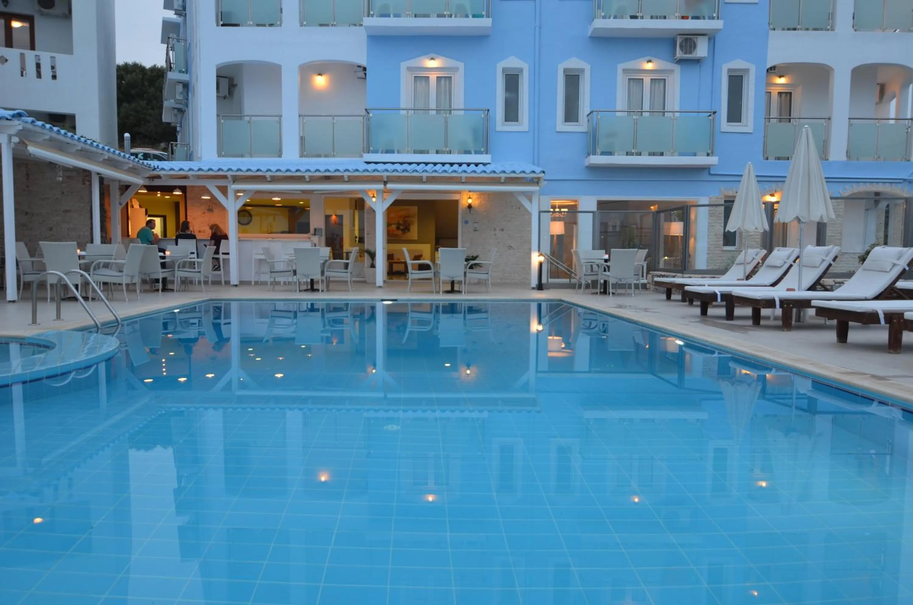 Restaurant/places to eat in Areti Hotel