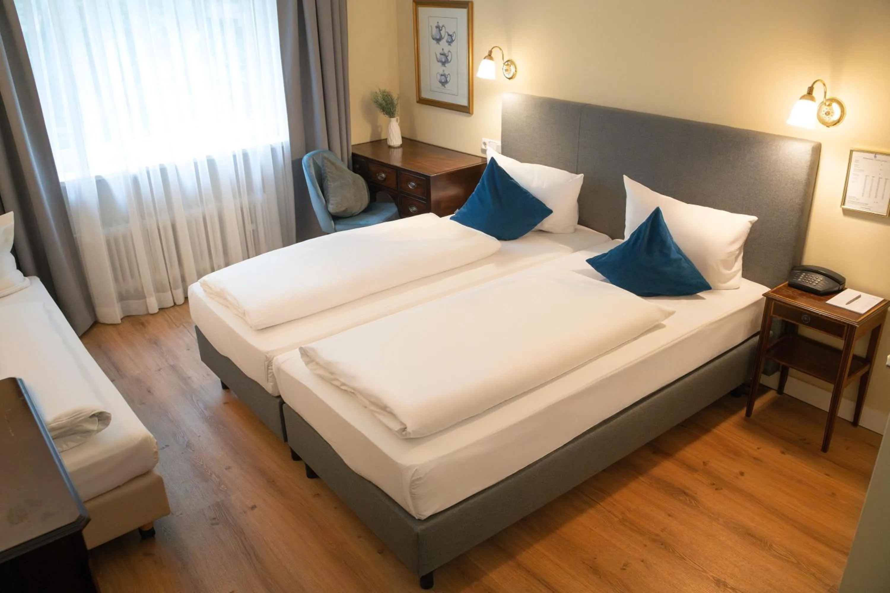 Photo of the whole room, Bed in Hotel Altmünchen by Blattl