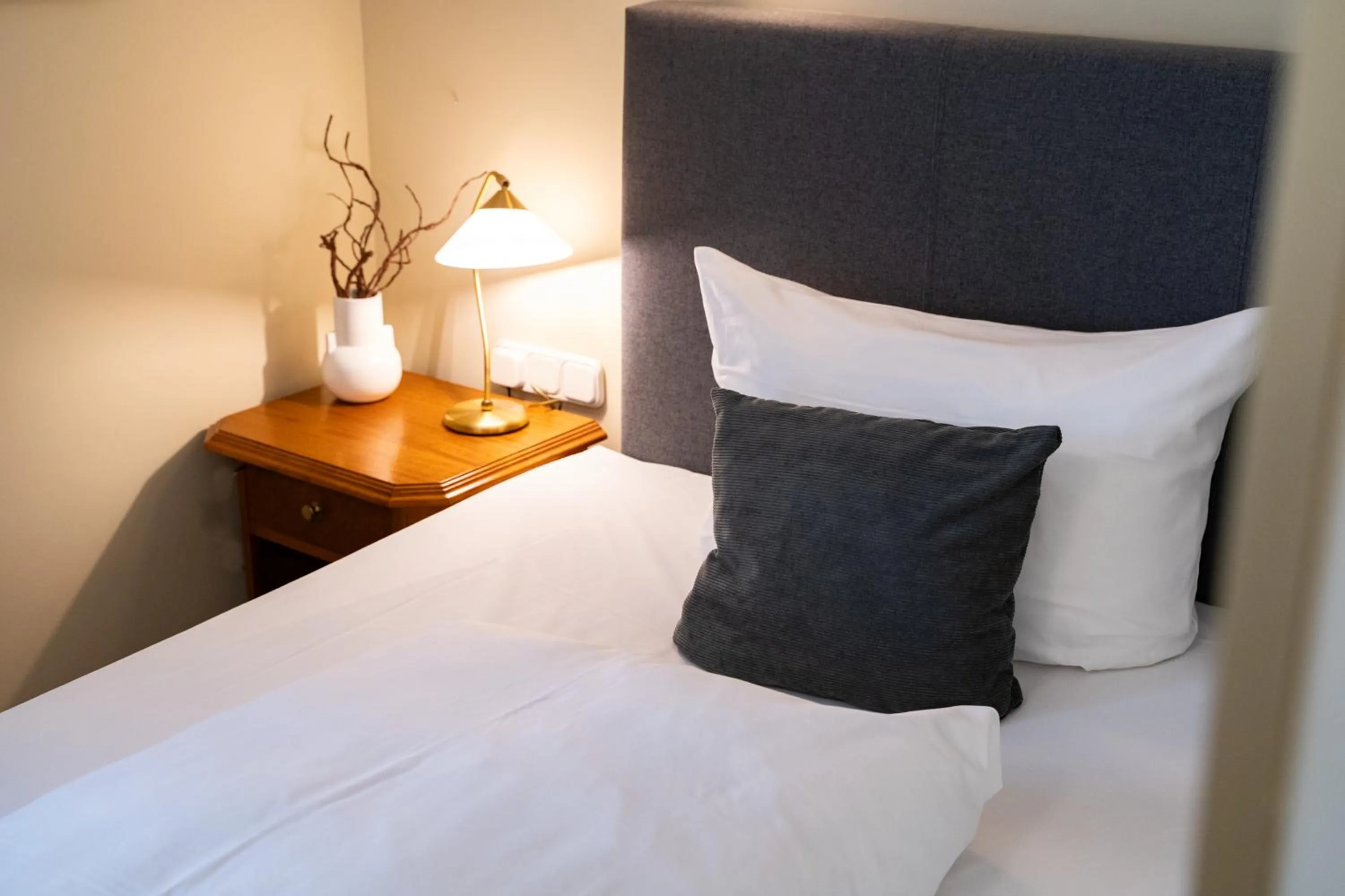 Bed in Hotel Altmünchen by Blattl