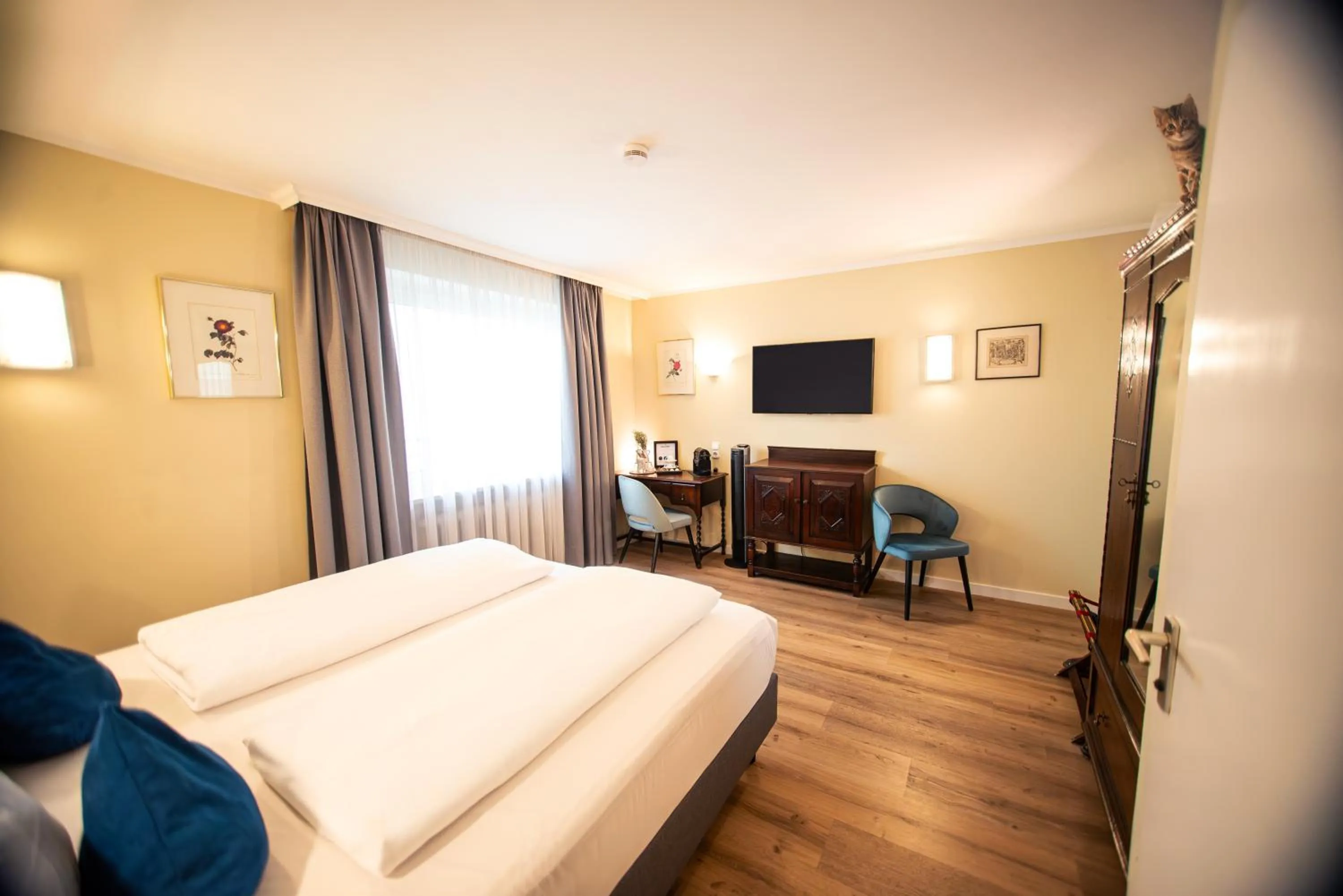 Bed in Hotel Altmünchen by Blattl