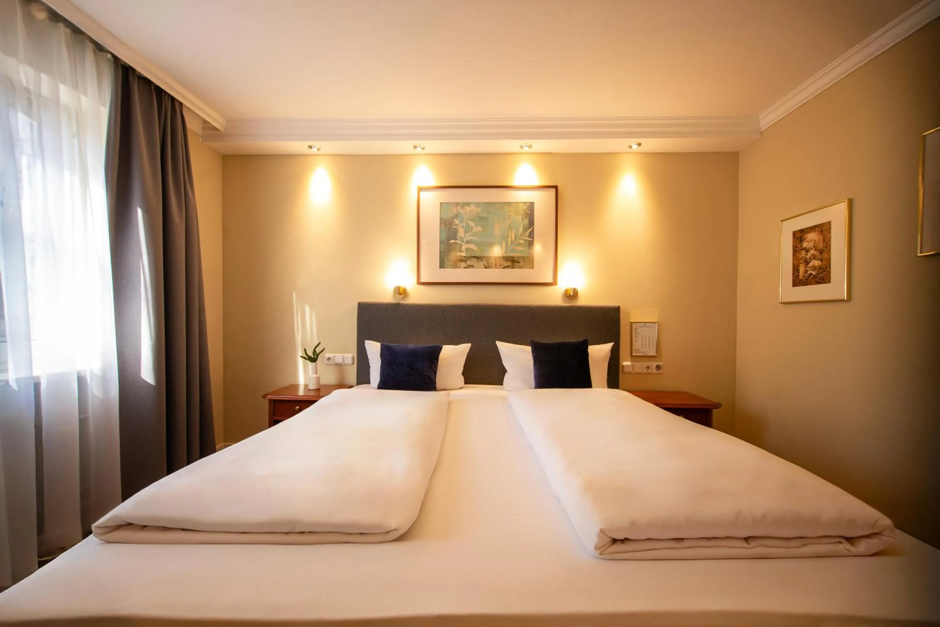 Bed in Hotel Altmünchen by Blattl