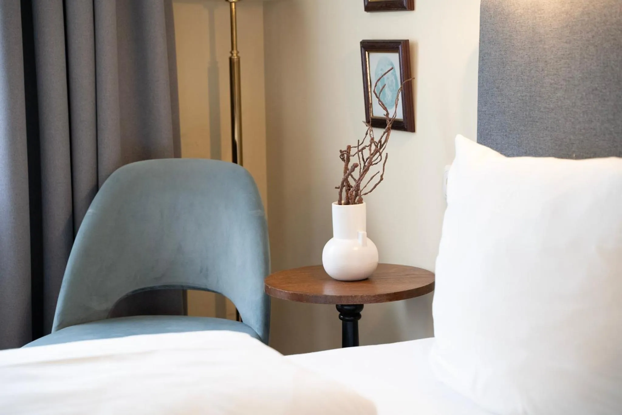 Bed in Hotel Altmünchen by Blattl