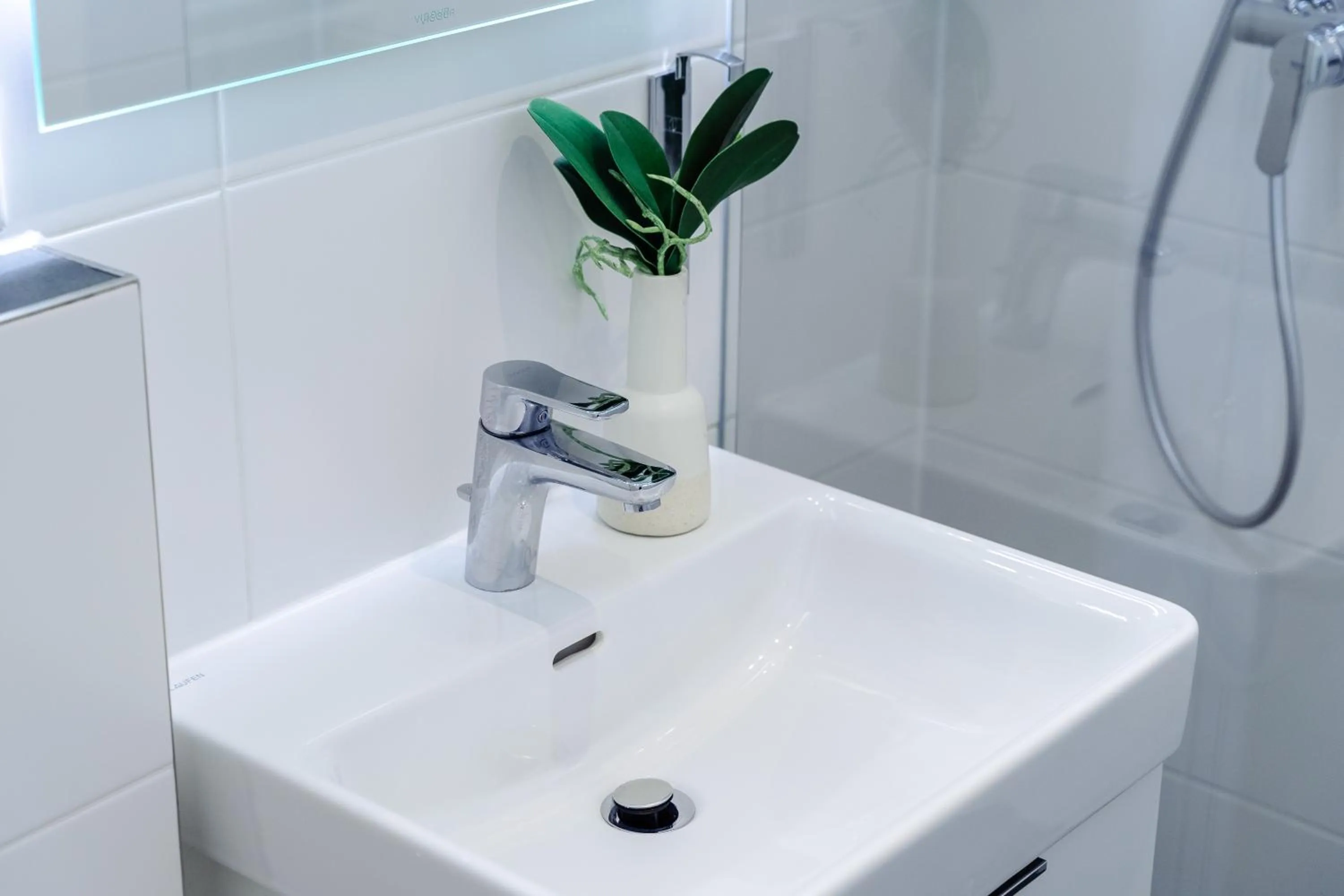 Bathroom in Hotel Altmünchen by Blattl