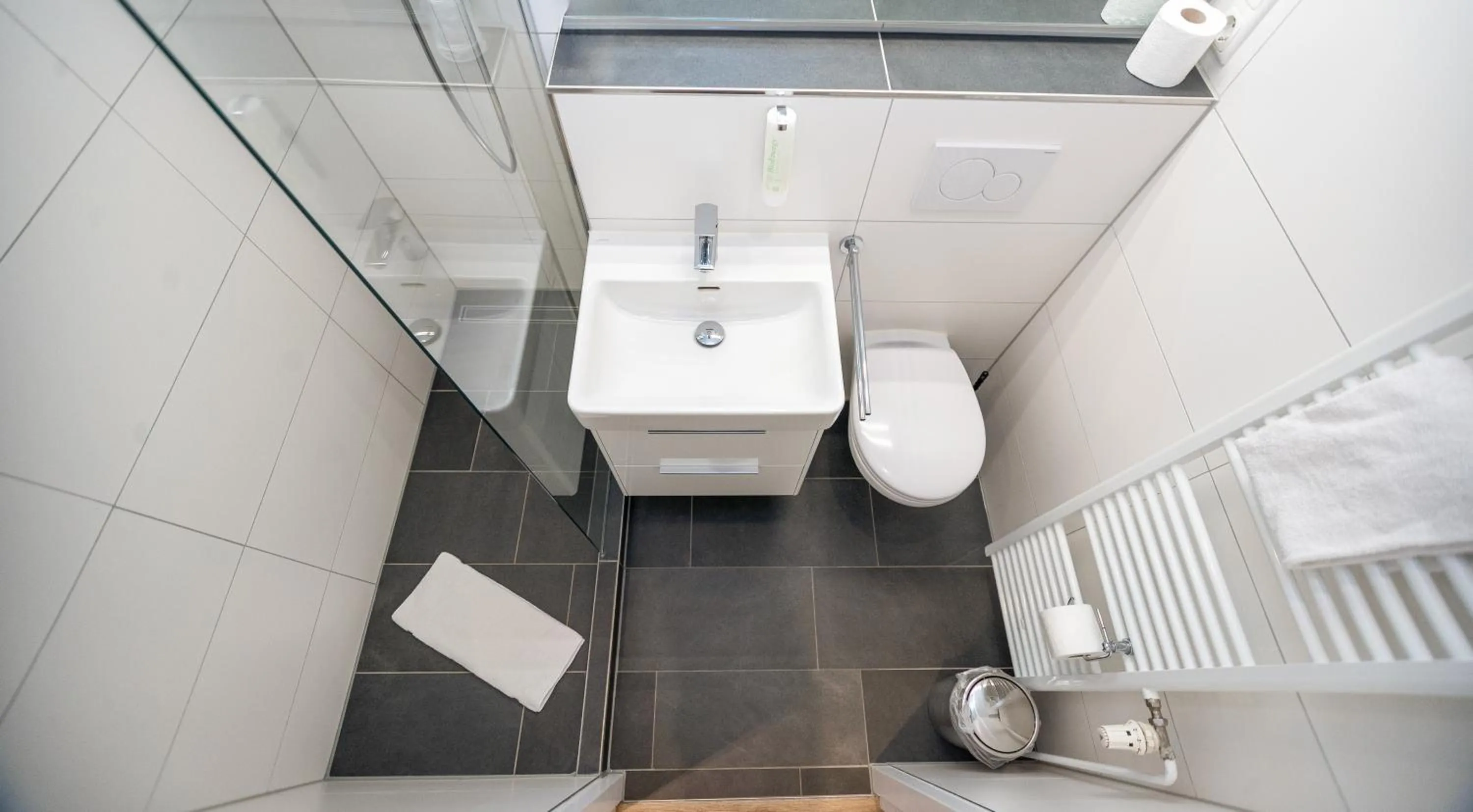 Bathroom in Hotel Altmünchen by Blattl