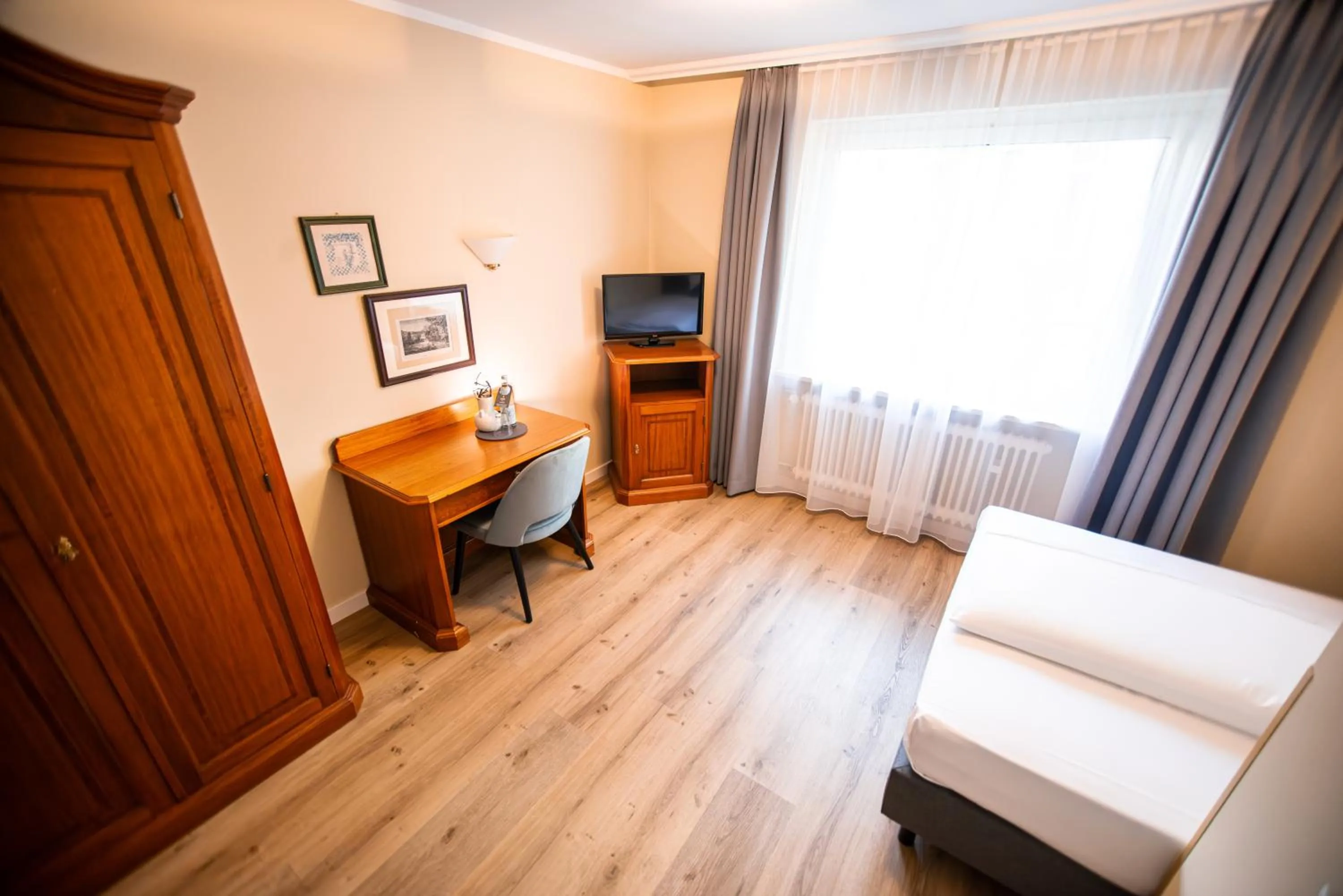 Photo of the whole room in Hotel Altmünchen by Blattl