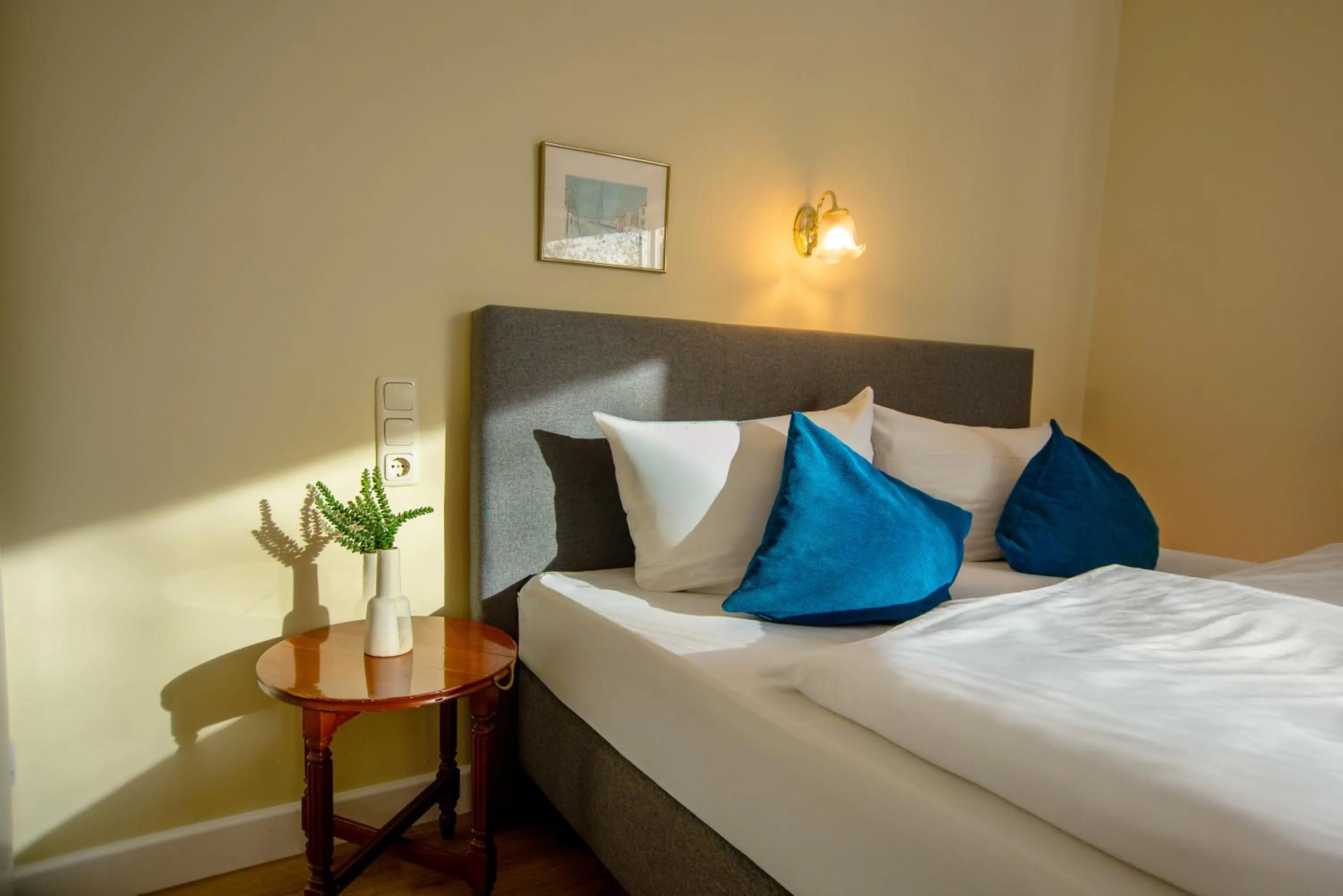 Bed in Hotel Altmünchen by Blattl