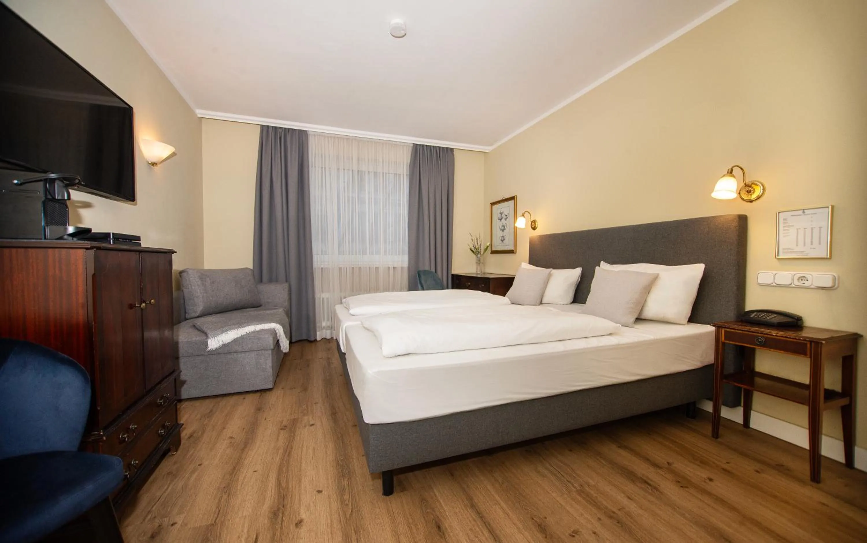 Bed in Hotel Altmünchen by Blattl