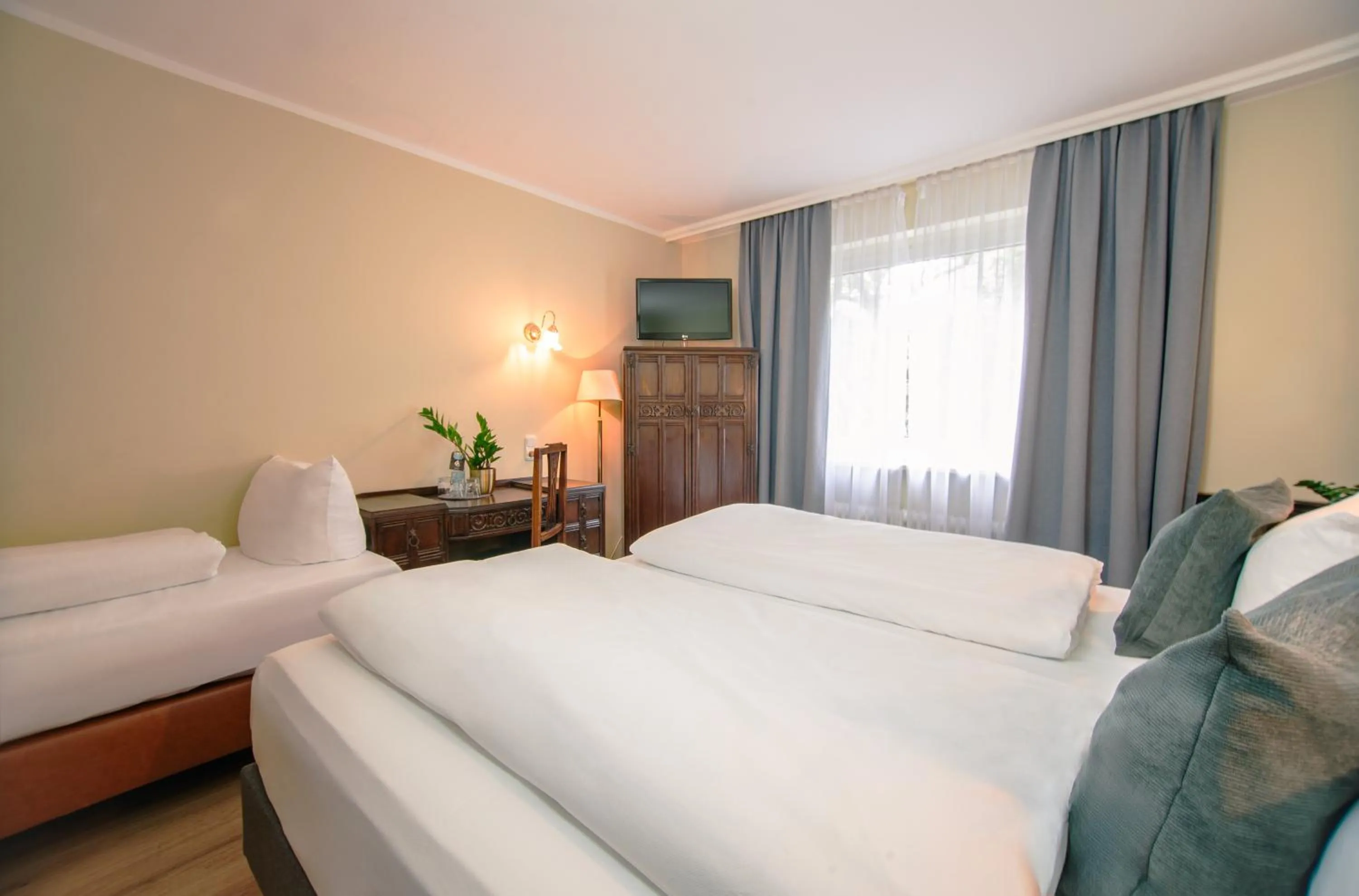 Photo of the whole room, Bed in Hotel Altmünchen by Blattl