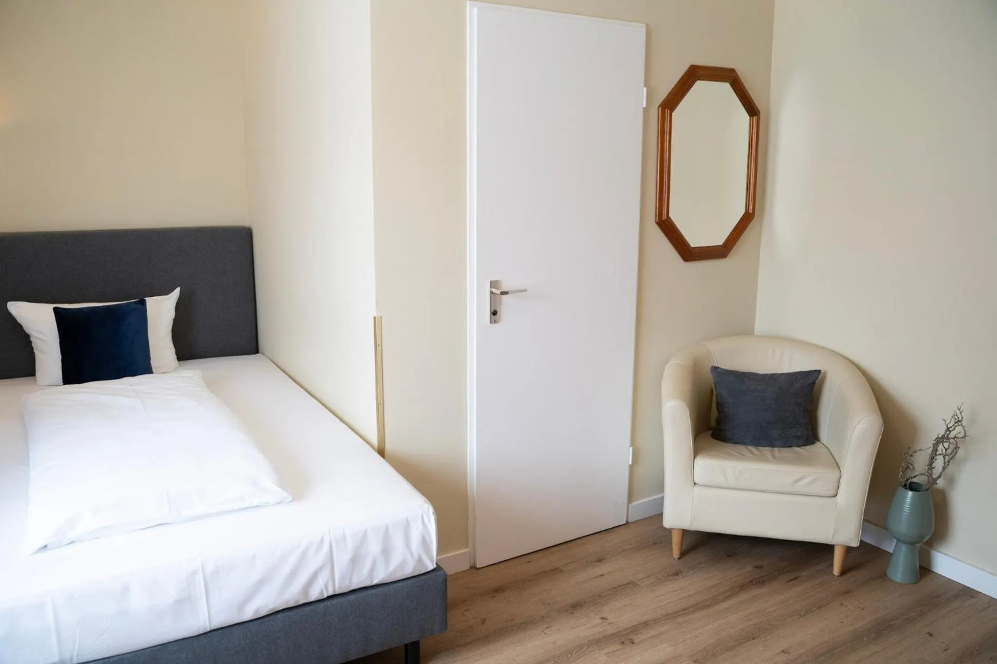 Bed in Hotel Altmünchen by Blattl