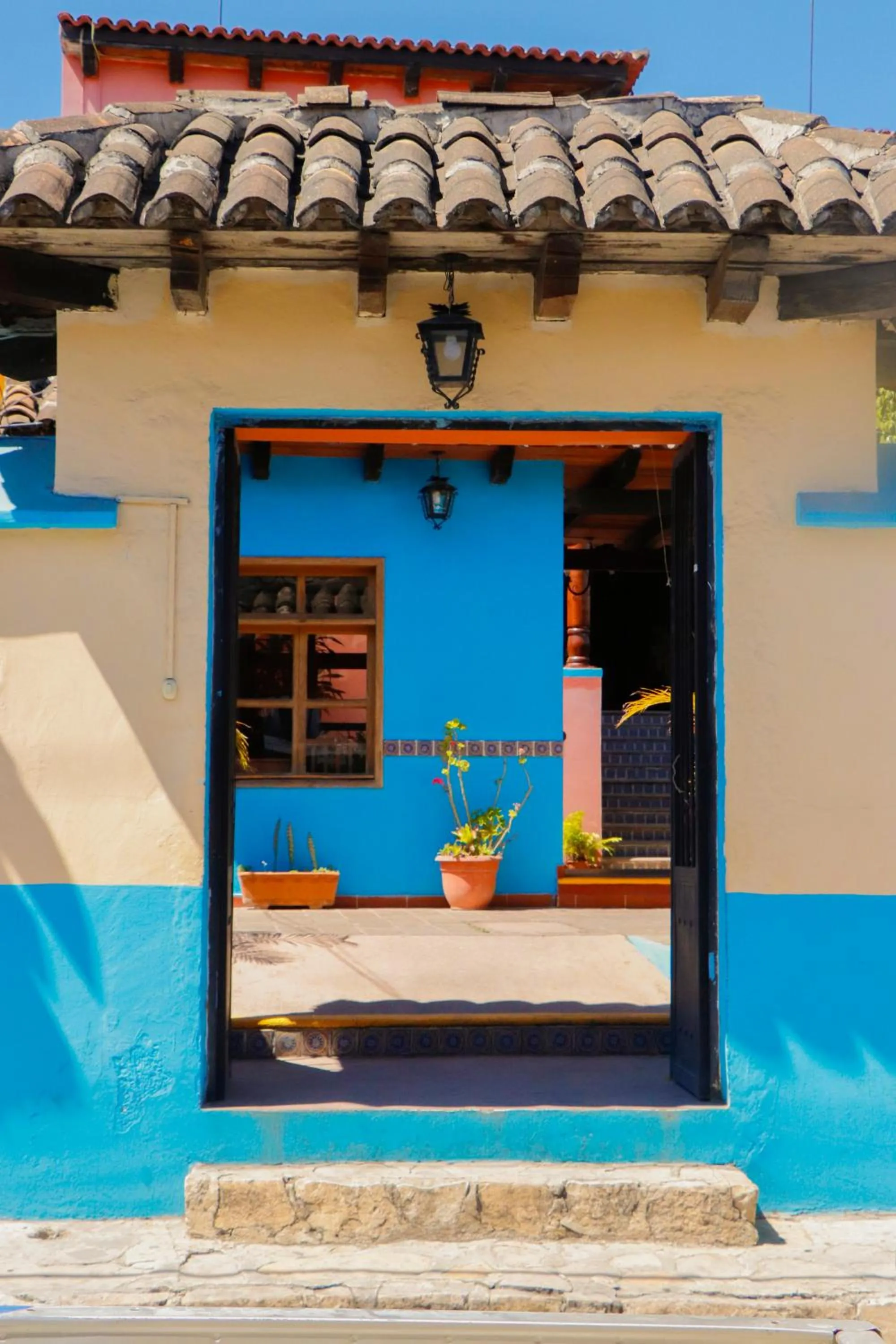 Facade/entrance in MESÓN DE LOS ÁNGELES