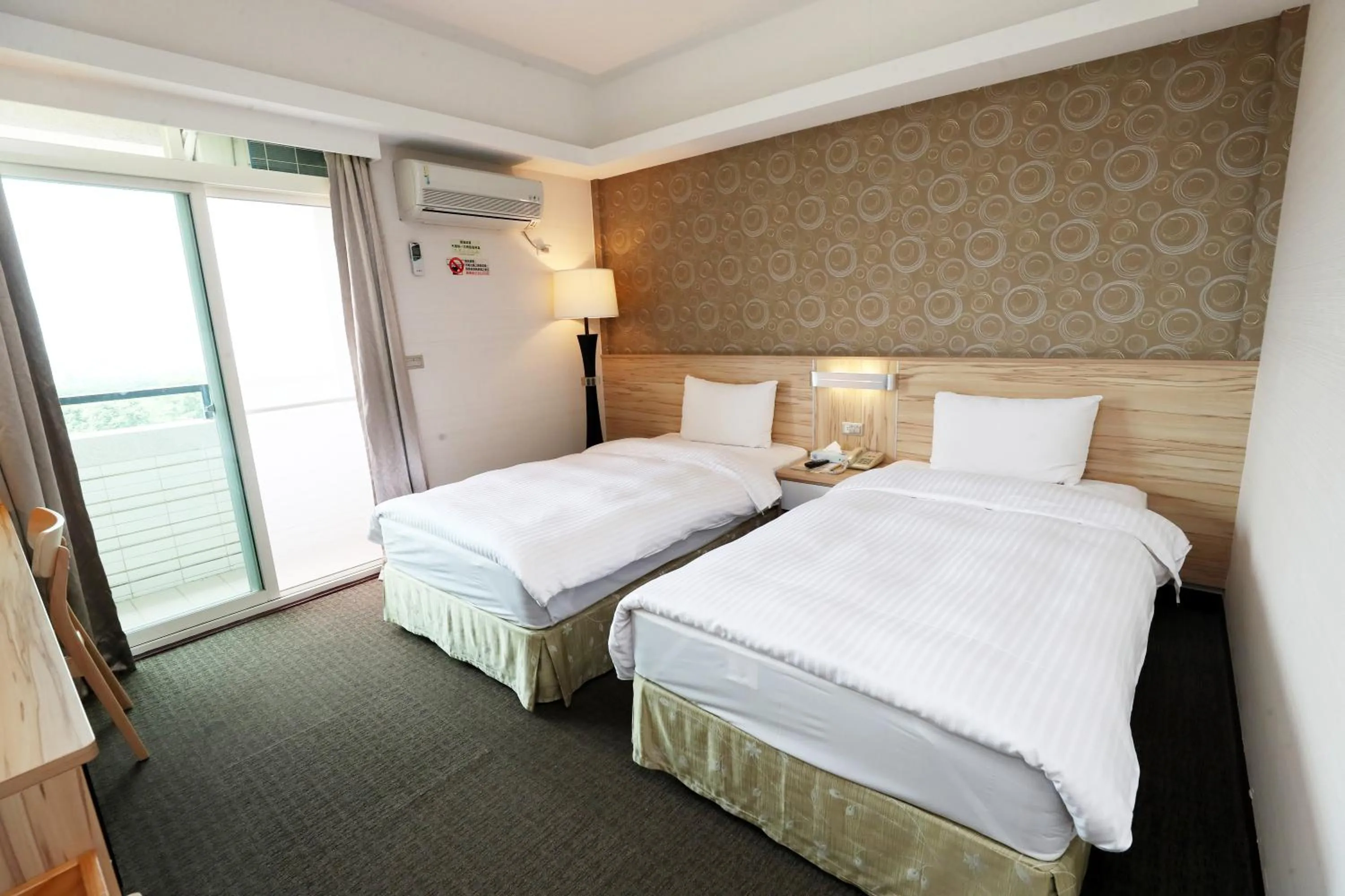 Photo of the whole room, Bed in Hoya Resort Hotel Chiayi