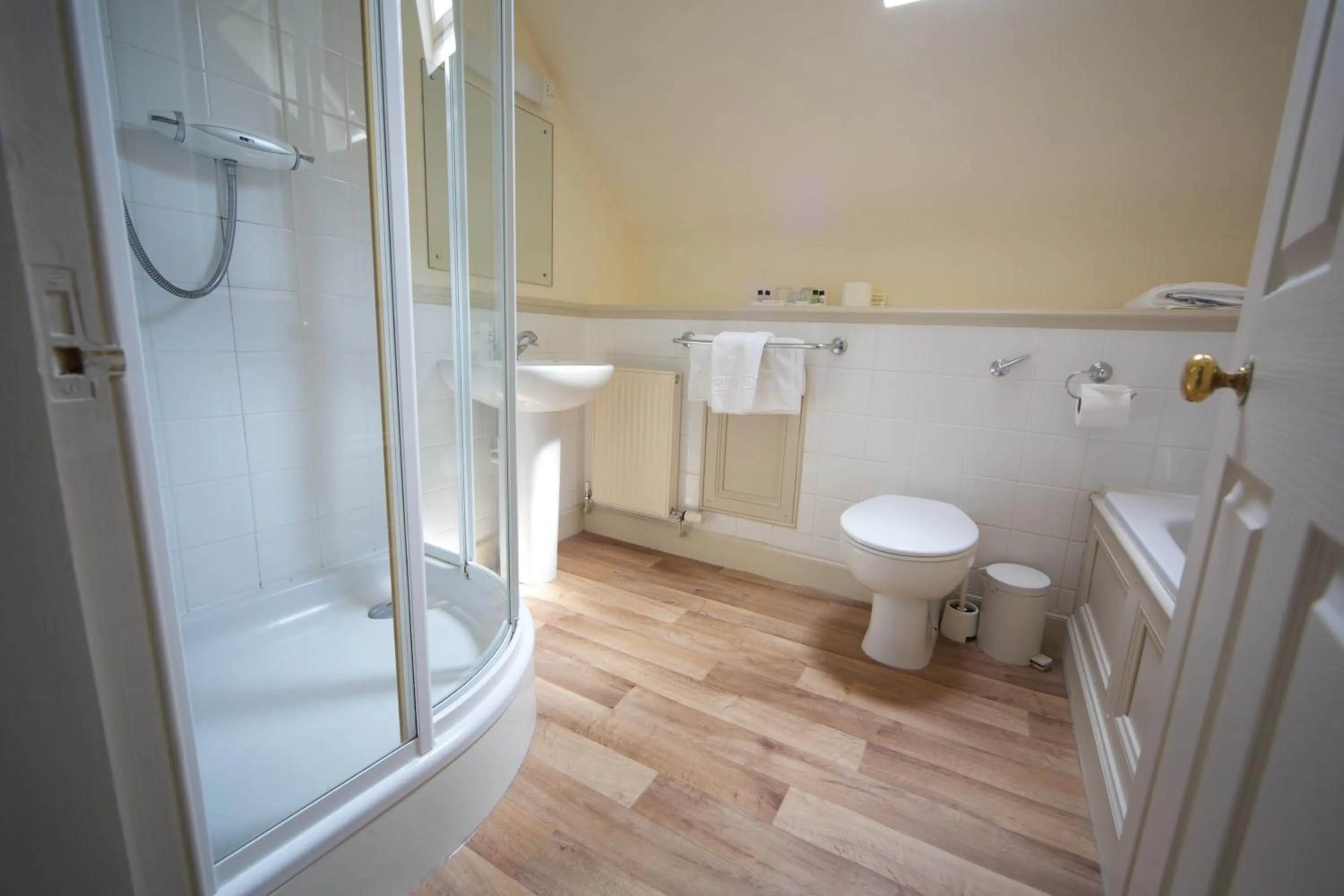 Bathroom in The Creggans Inn