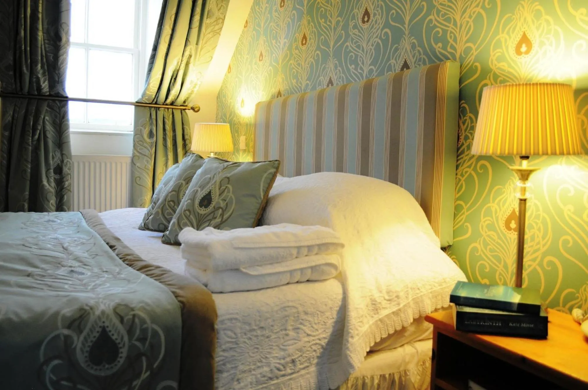 Bedroom, Bed in The Creggans Inn